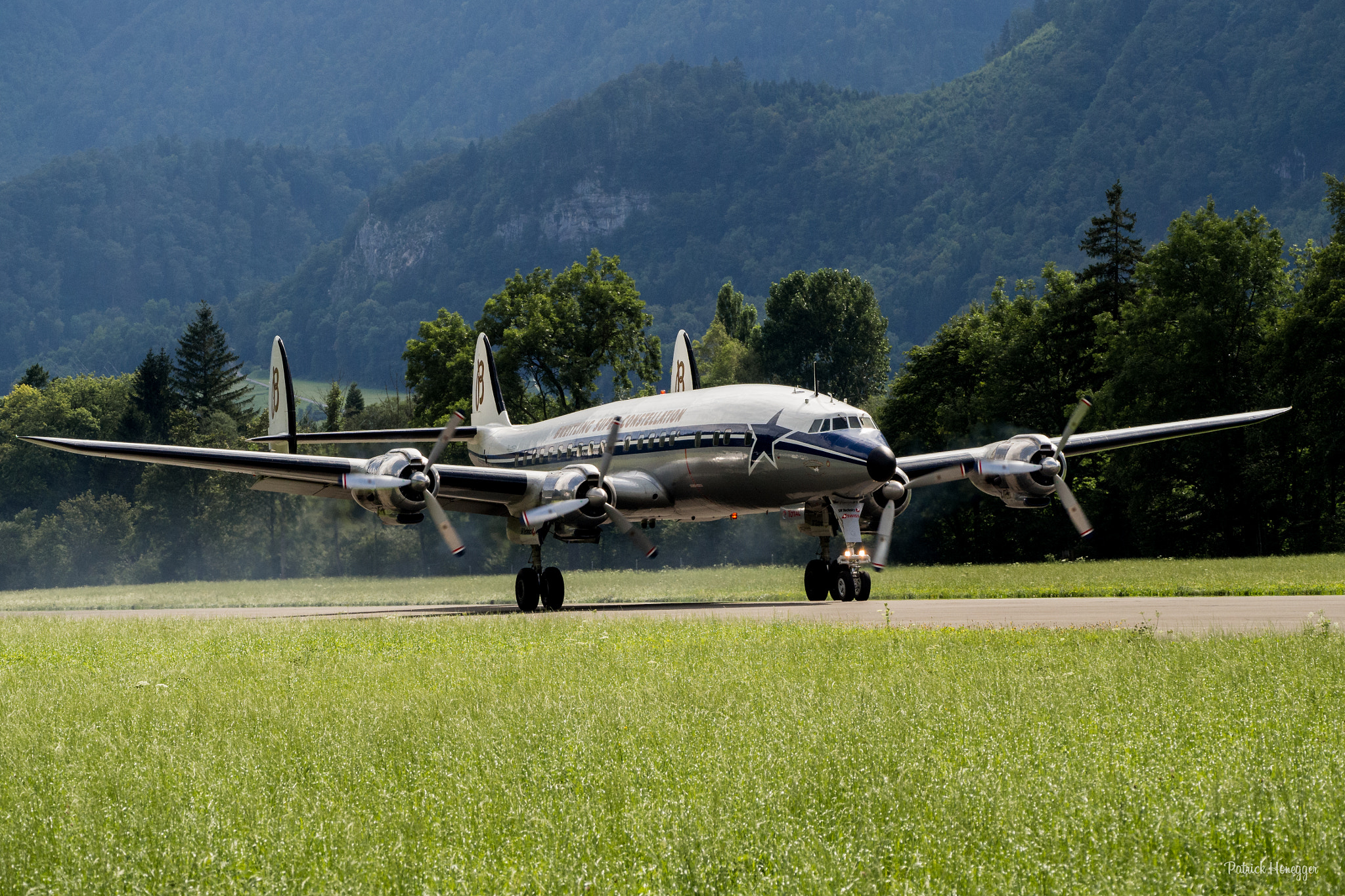 Olympus OM-D E-M10 + Olympus M.Zuiko ED 75-300mm F4.8-6.7 II sample photo. Lockheed l-1049 super constellation | hb-rsc photography