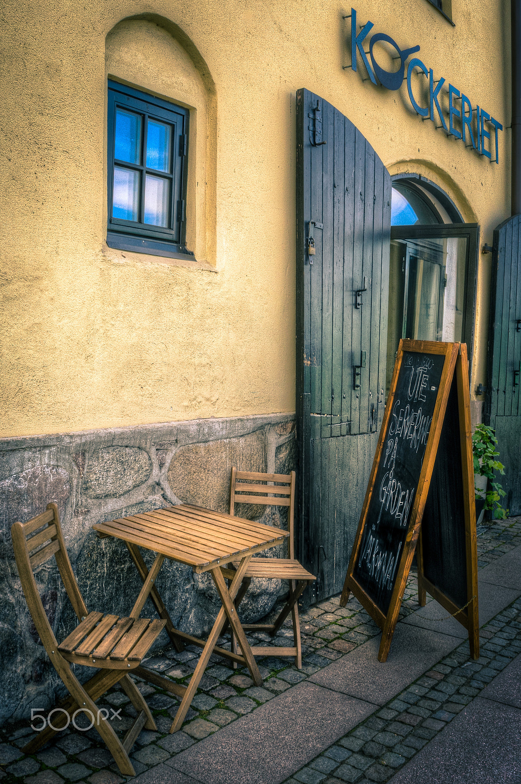 Samsung NX 16mm F2.4 Pancake sample photo. Table for two photography