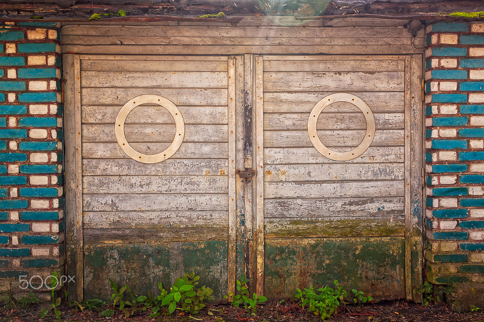 Canon EF-S 24mm F2.8 STM sample photo. Garage doors photography