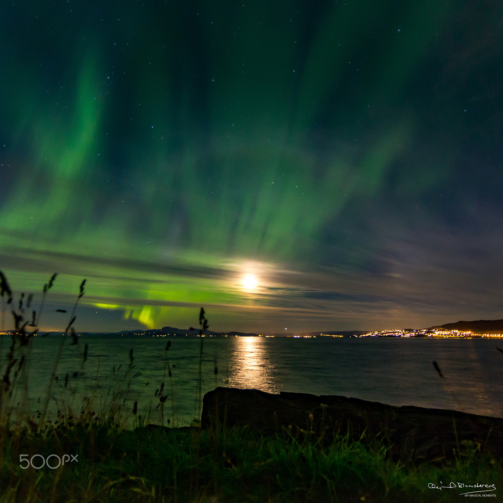 Canon EF 14mm F2.8L II USM sample photo. Aurora and the moon photography