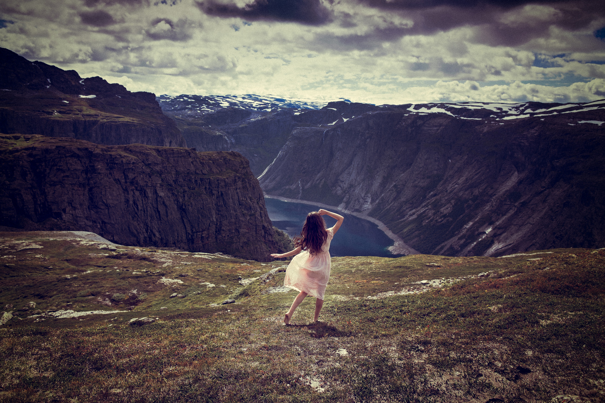 Sony a7R II + Canon EF 24mm F1.4L II USM sample photo. The girl with the big dreams photography