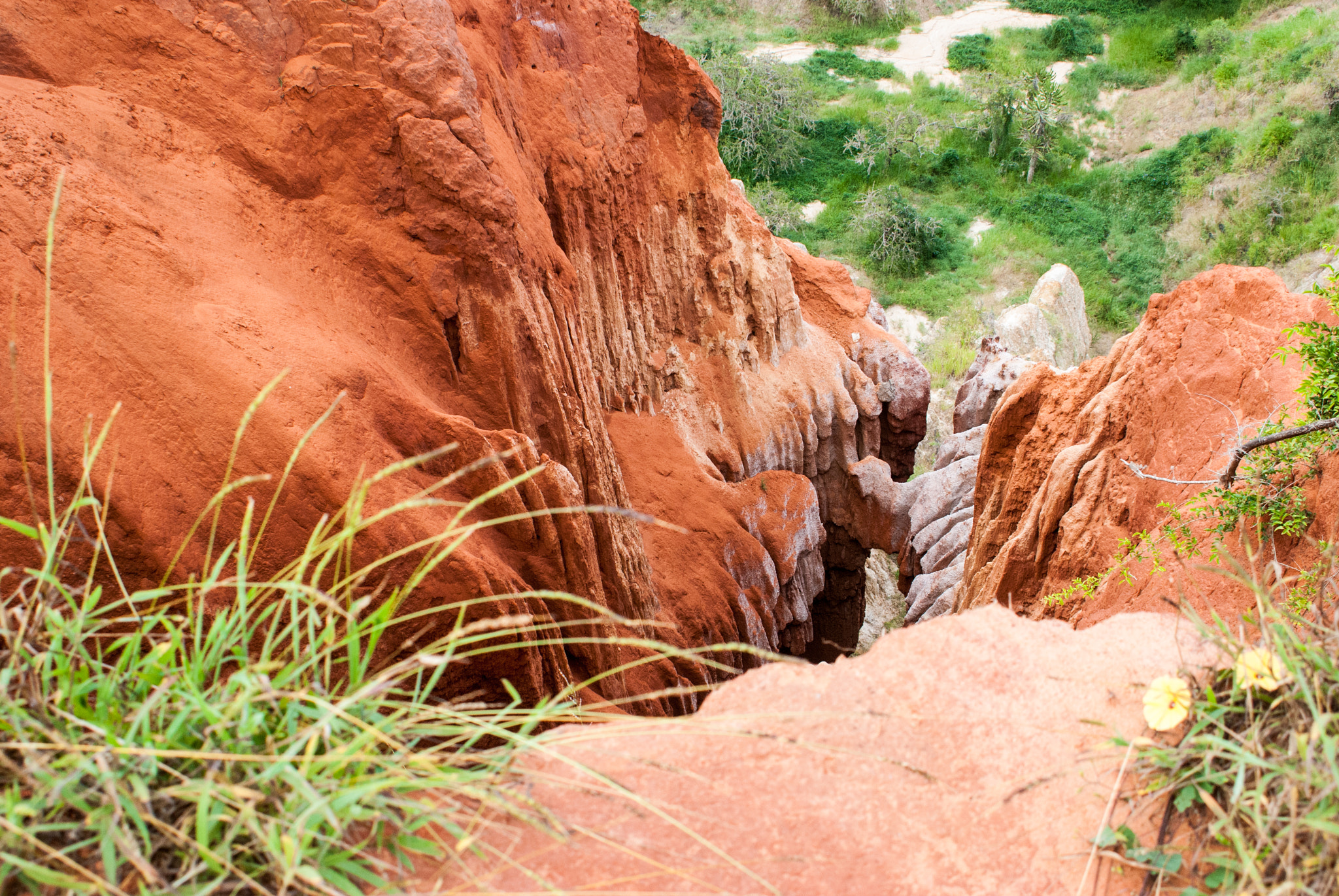 Nikon D80 + AF Zoom-Nikkor 28-200mm f/3.5-5.6D IF sample photo. Miradouro da lua, angola photography