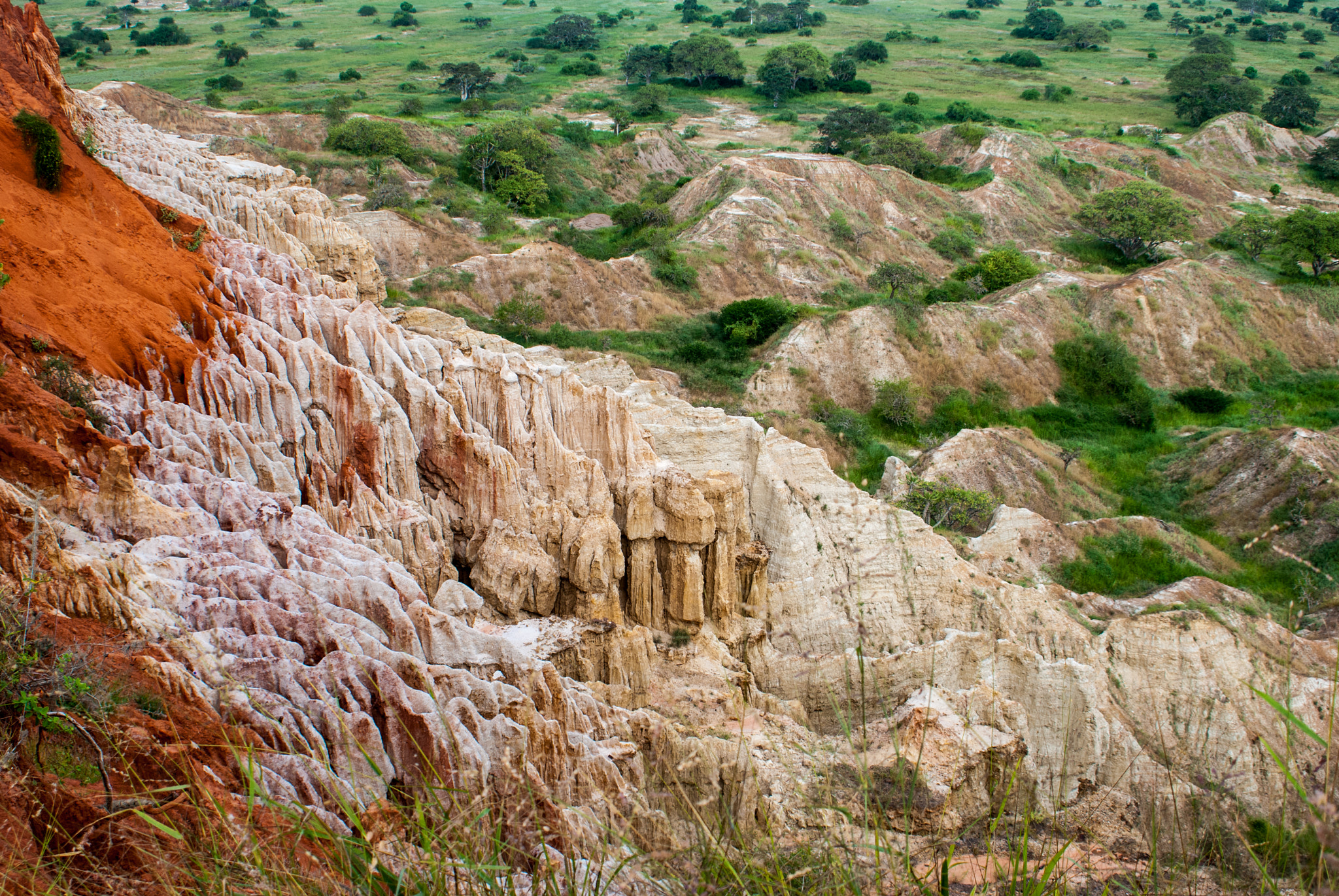 Nikon D80 + AF Zoom-Nikkor 28-200mm f/3.5-5.6D IF sample photo. Miradouro da lua, angola photography