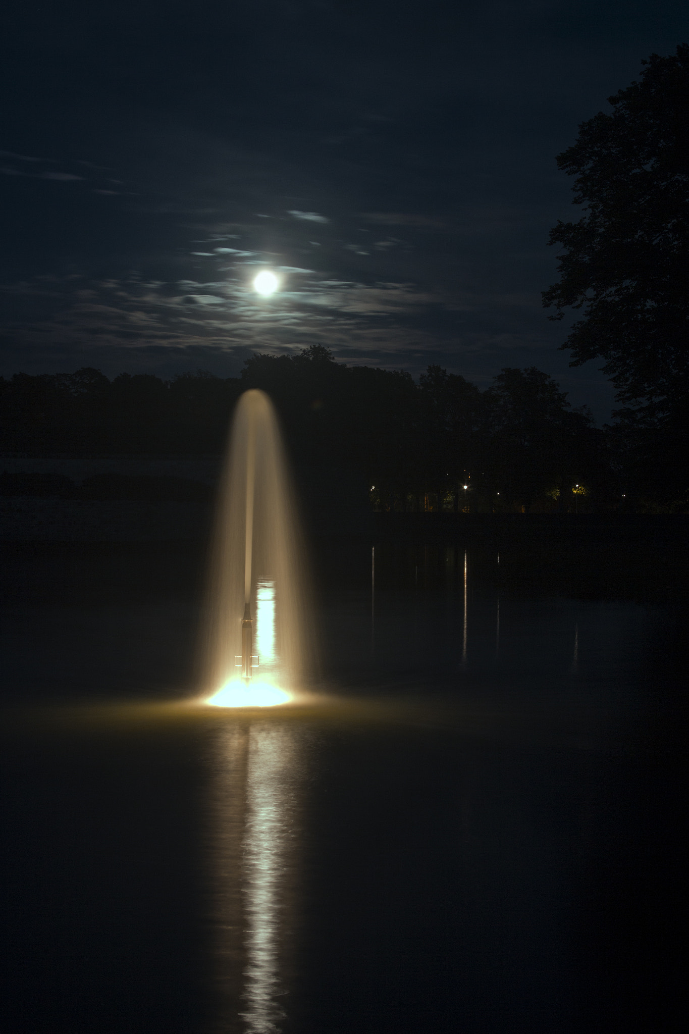 Canon EF 24-85mm F3.5-4.5 USM sample photo. Moonlight photography