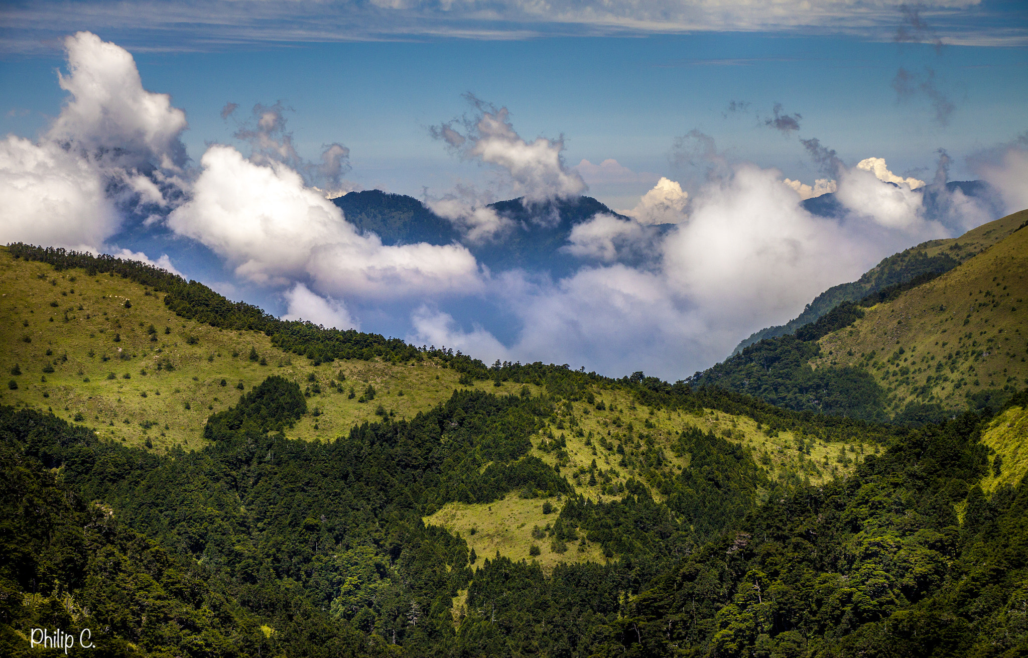 Canon EOS 500D (EOS Rebel T1i / EOS Kiss X3) sample photo. Clouds over the mountains photography