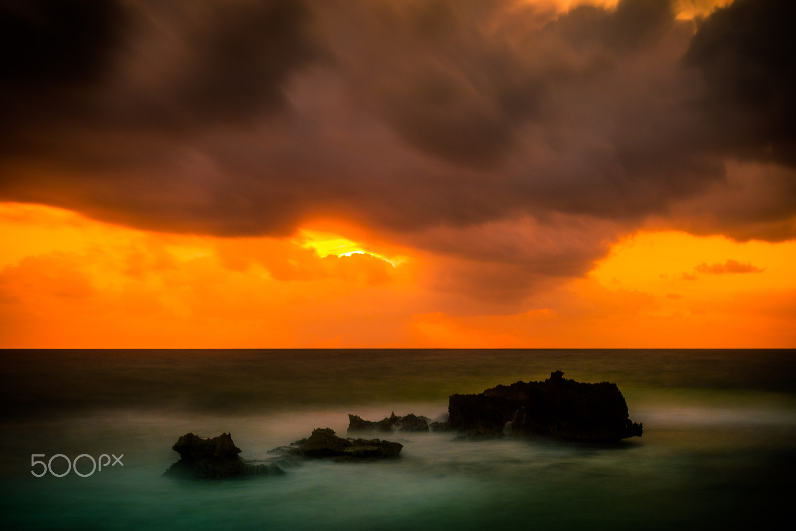 Canon EOS M3 + Canon EF 16-35mm F4L IS USM sample photo. Sunrise, isla mujeres photography