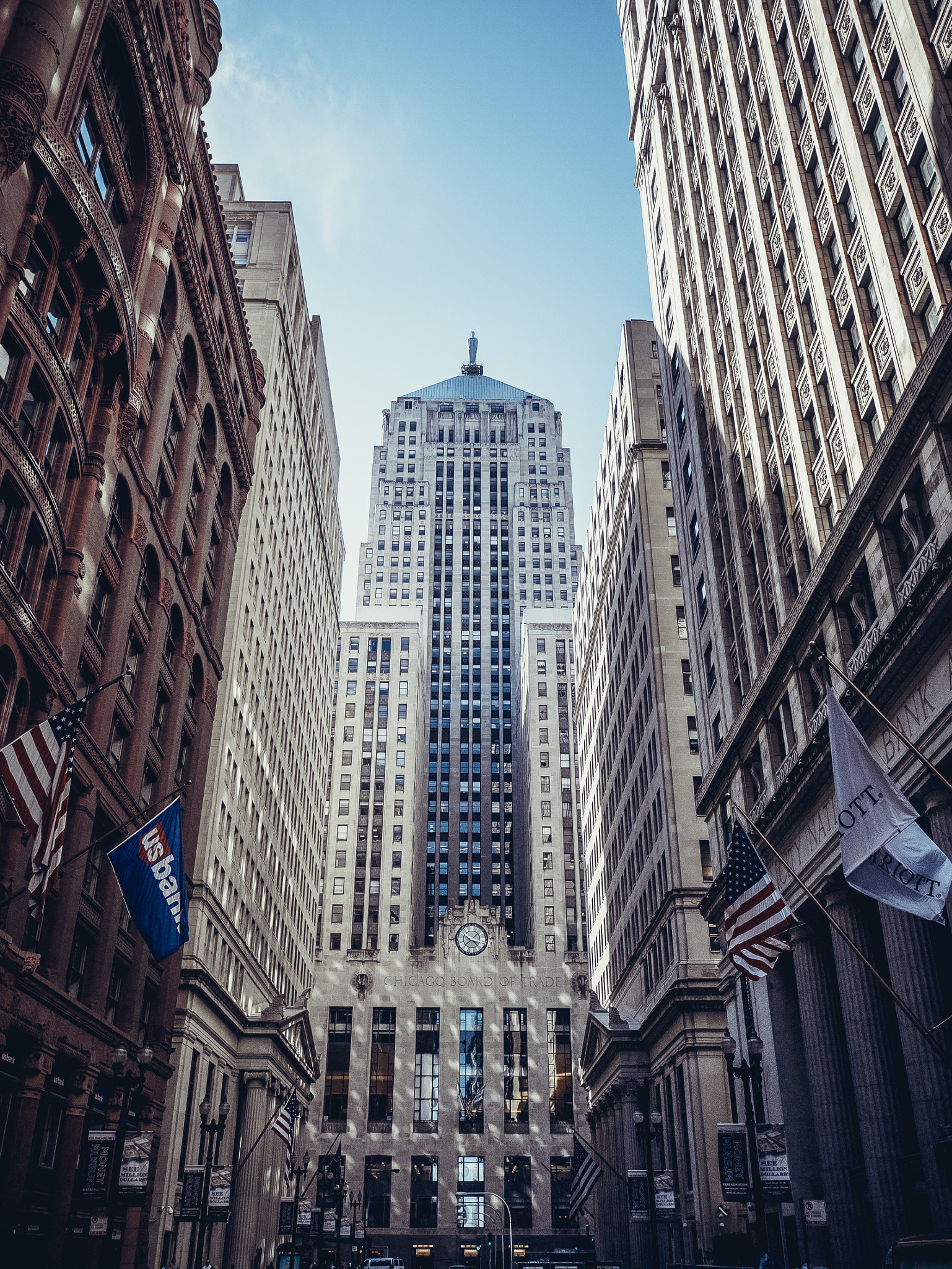 Panasonic Lumix DMC-GM1 + LEICA DG SUMMILUX 15/F1.7 sample photo. Chicago board of trade photography