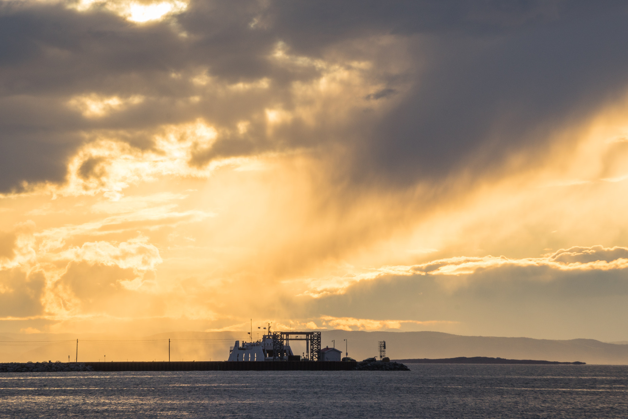 Sony a7R + Sony E 55-210mm F4.5-6.3 OSS sample photo. Sunset and ferry photography