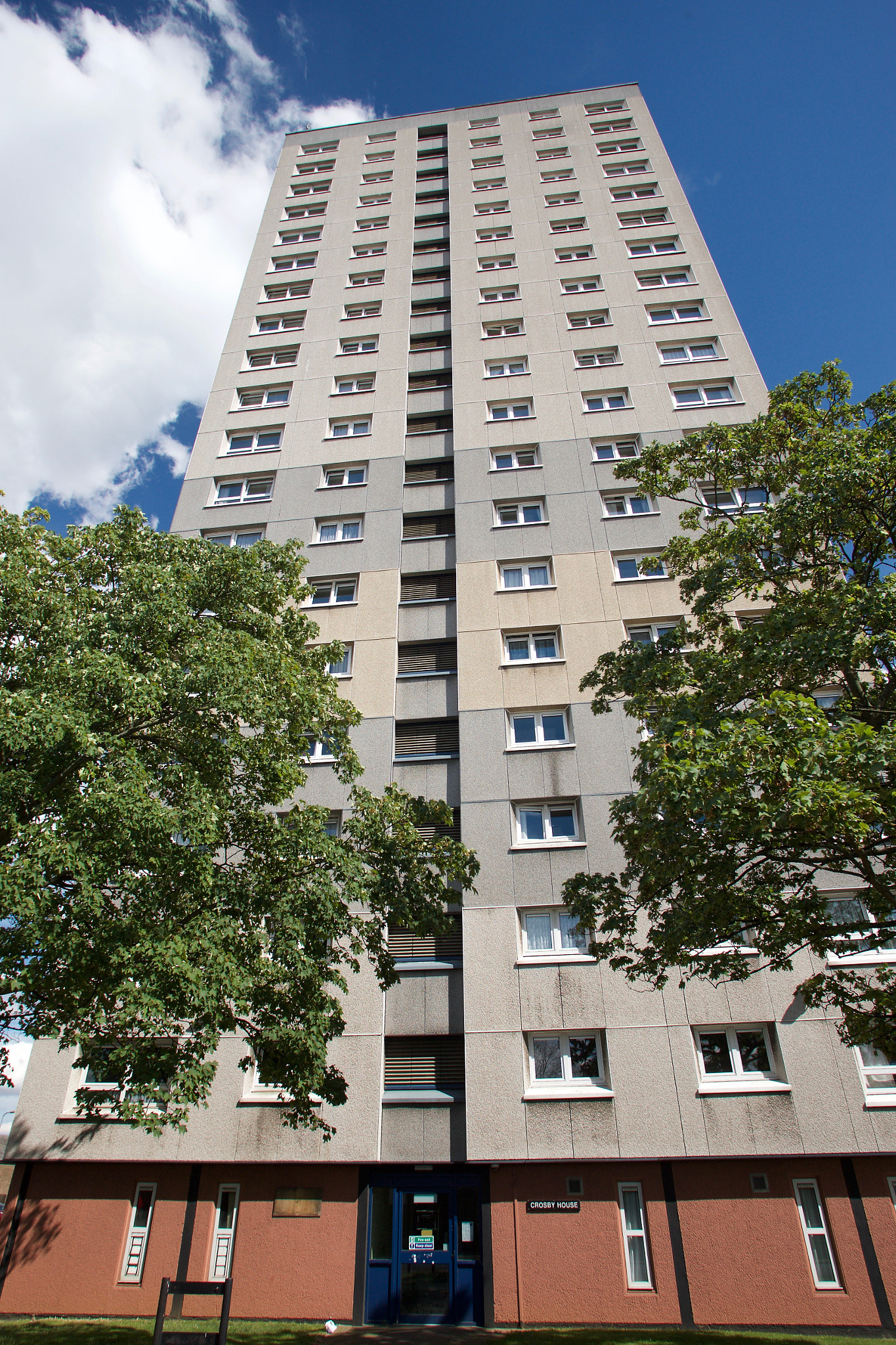 Canon EF 17-35mm f/2.8L sample photo. Tower block photography