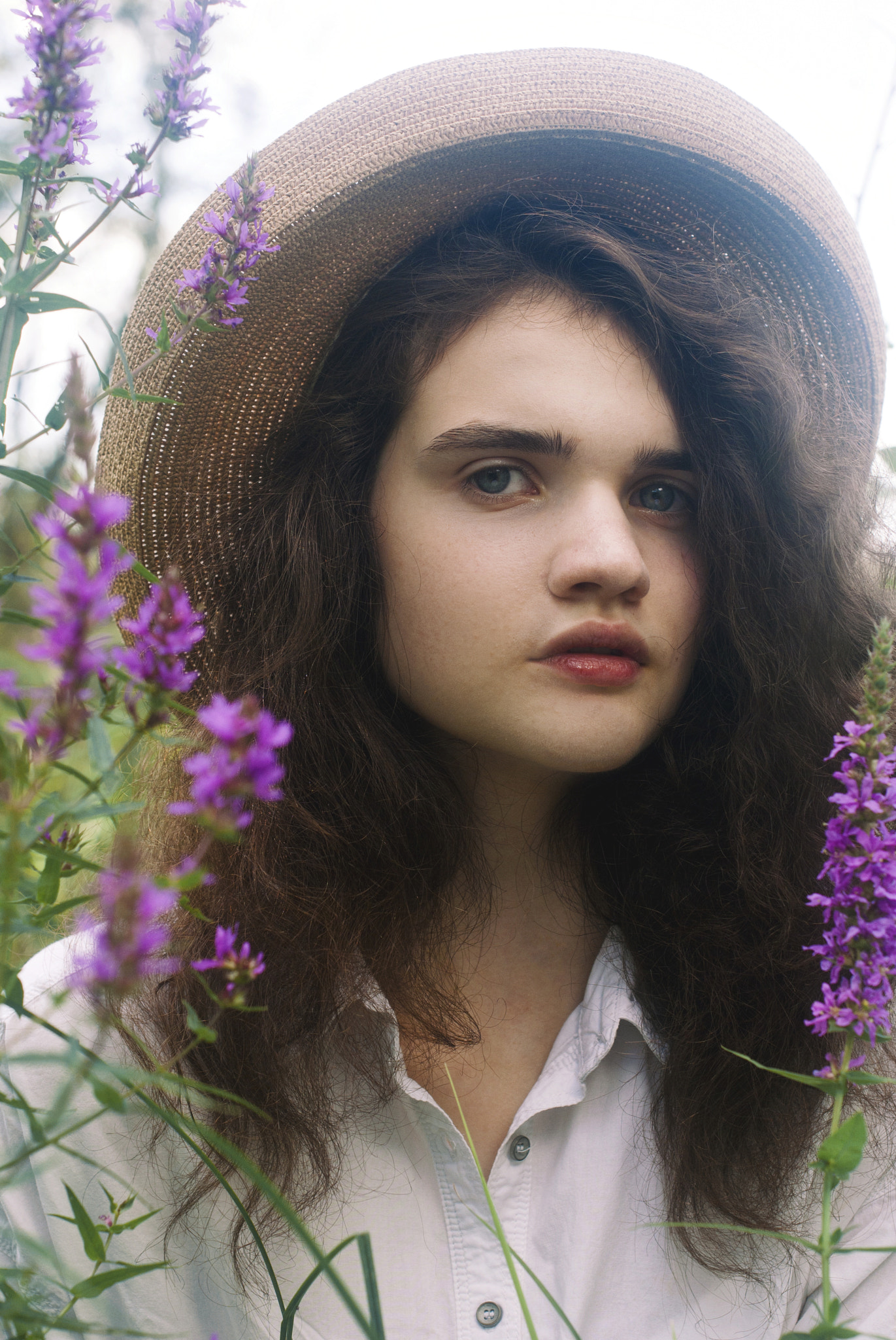 Nikon D3000 + Nikon AF-S Nikkor 50mm F1.4G sample photo. Nastya in flowers photography