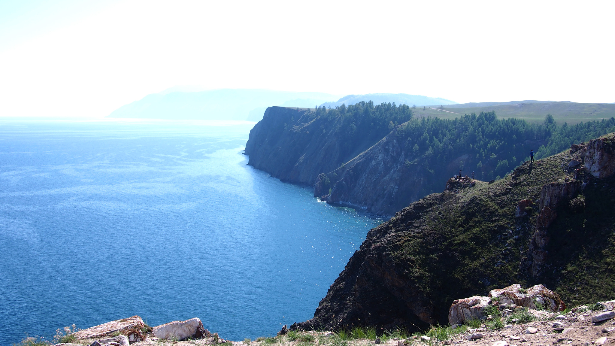 Olympus PEN E-PL6 + Panasonic Lumix G 20mm F1.7 ASPH sample photo. Rocks to baikal lake photography