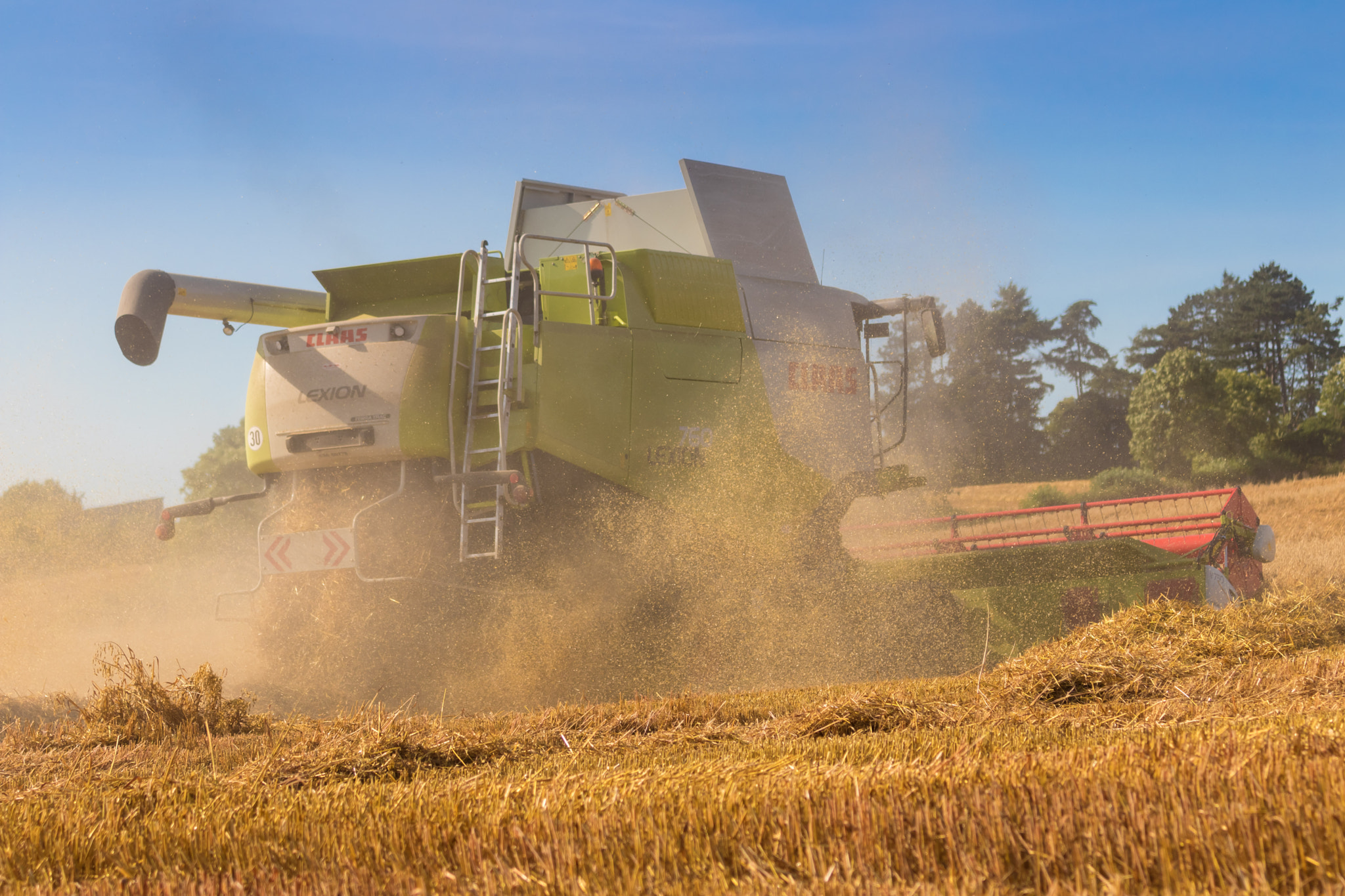 Canon EOS 80D + Canon EF 70-200mm F4L IS USM sample photo. Dust from the combine photography
