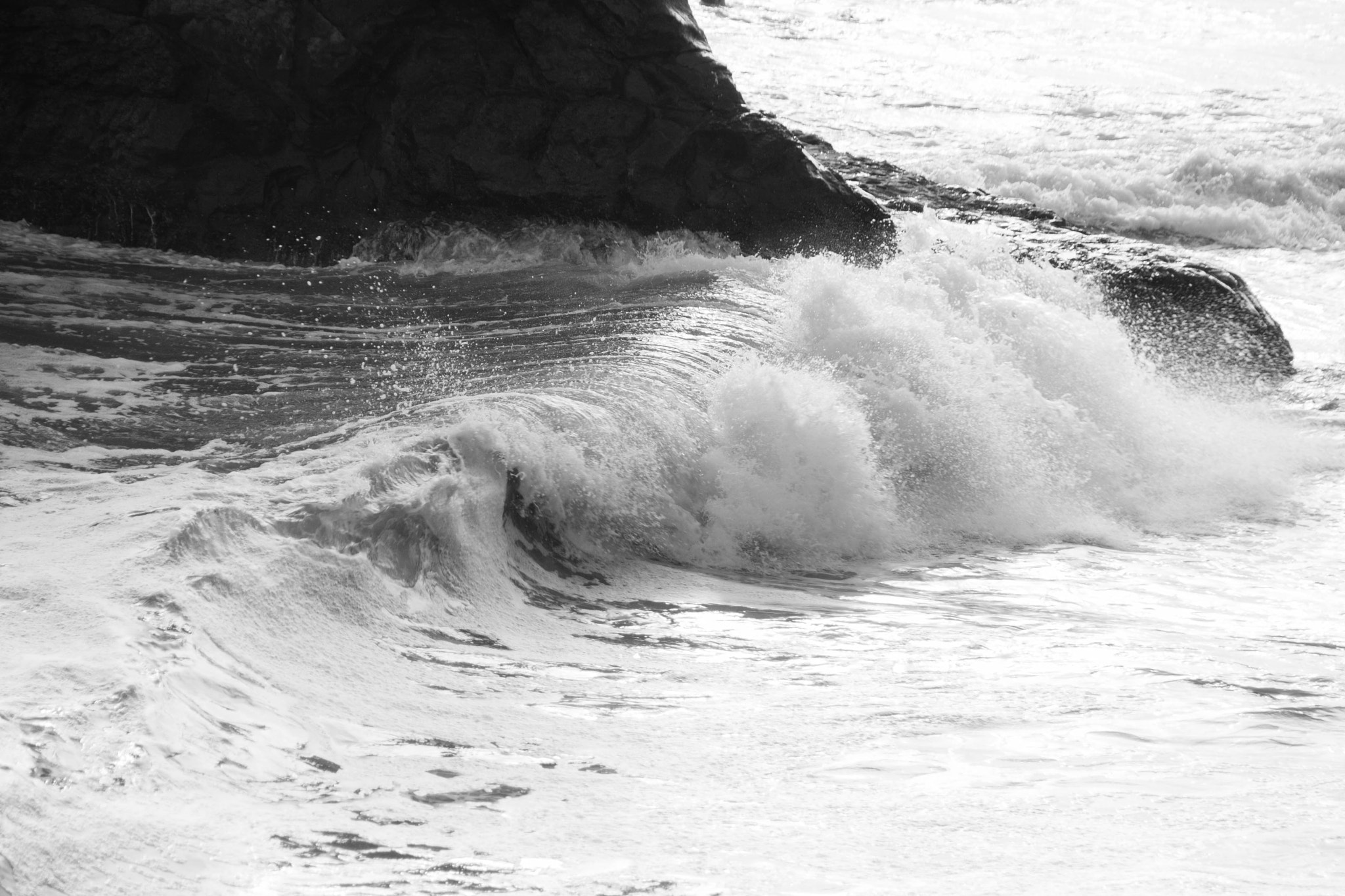 Canon EOS 400D (EOS Digital Rebel XTi / EOS Kiss Digital X) + Sigma 18-250mm F3.5-6.3 DC OS HSM sample photo. The waves of the coast photography
