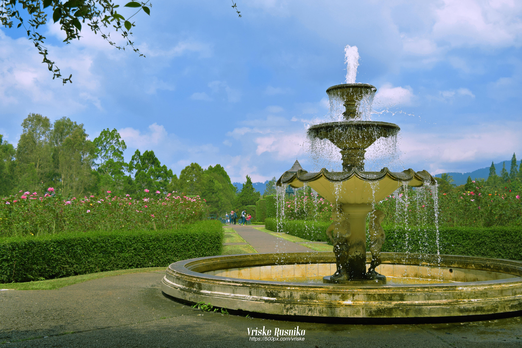 Nikon AF-Nikkor 80-200mm F2.8D ED sample photo. Taman bunga nusantara fountain photography