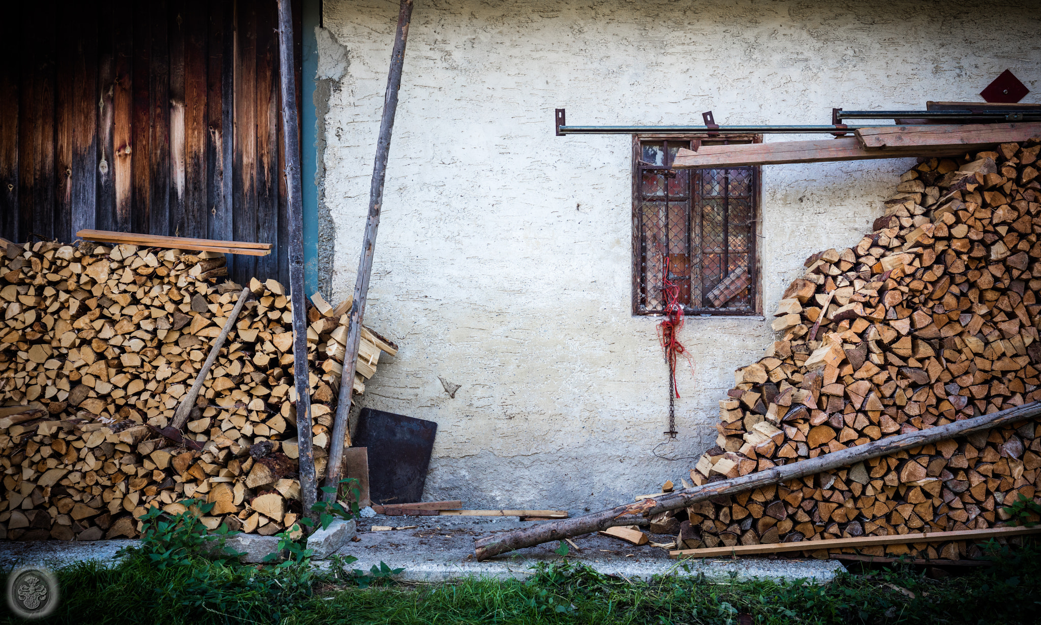 Canon EOS 5DS + Canon EF 16-35mm F4L IS USM sample photo. ...barn window... photography