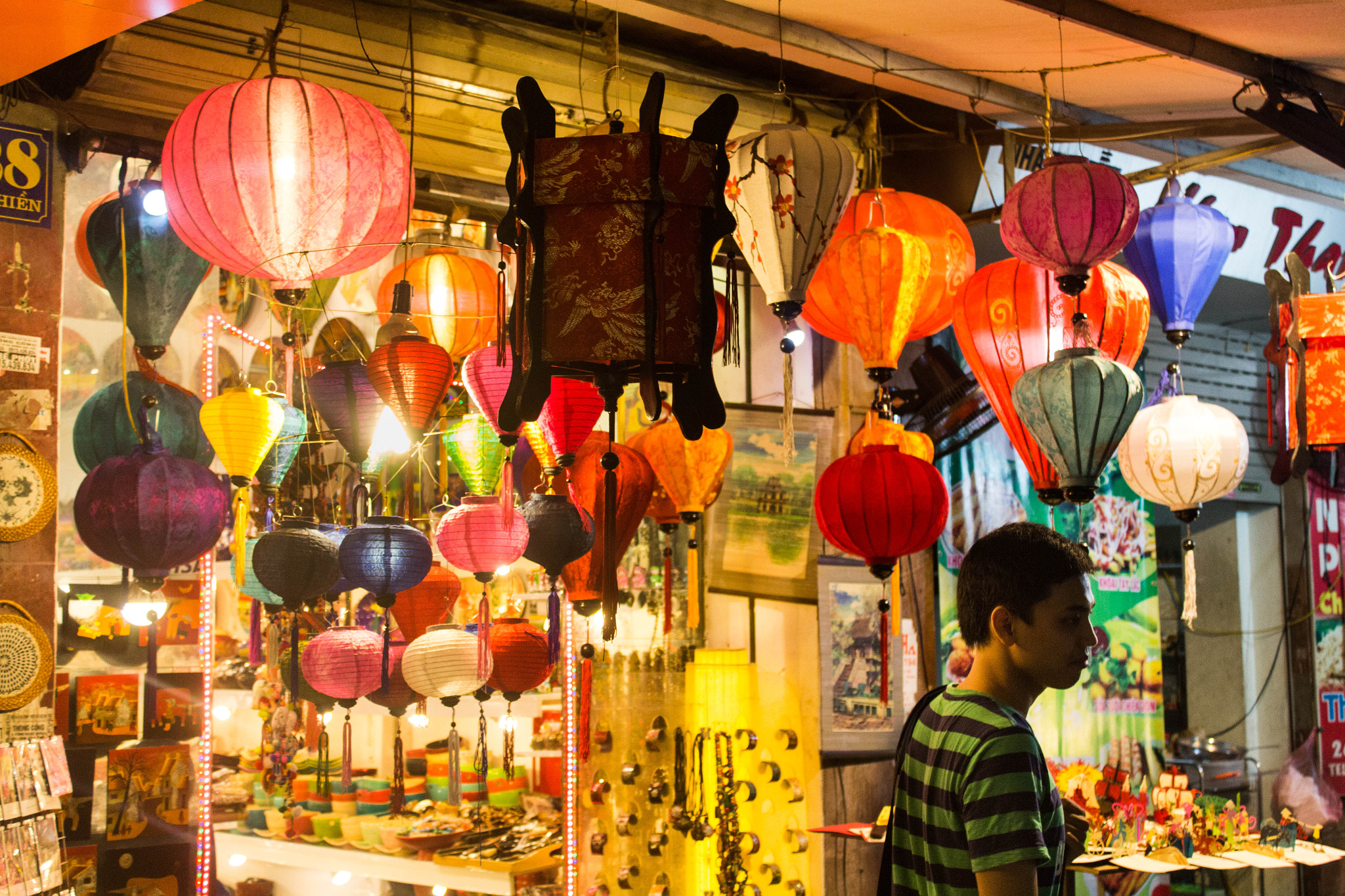 Canon EOS 100D (EOS Rebel SL1 / EOS Kiss X7) sample photo. Lanterns photography