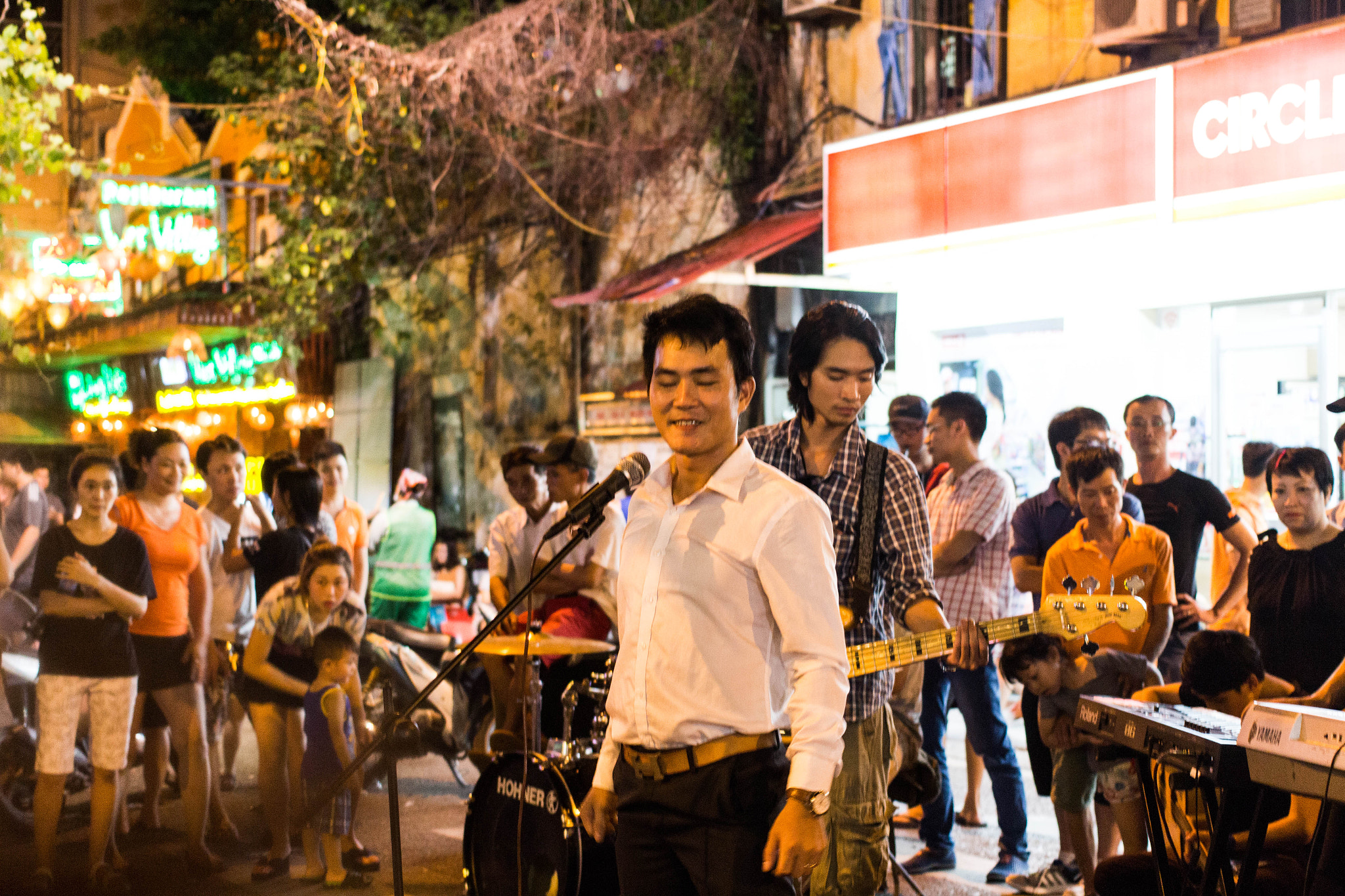 Canon EOS 100D (EOS Rebel SL1 / EOS Kiss X7) sample photo. And...another band photography