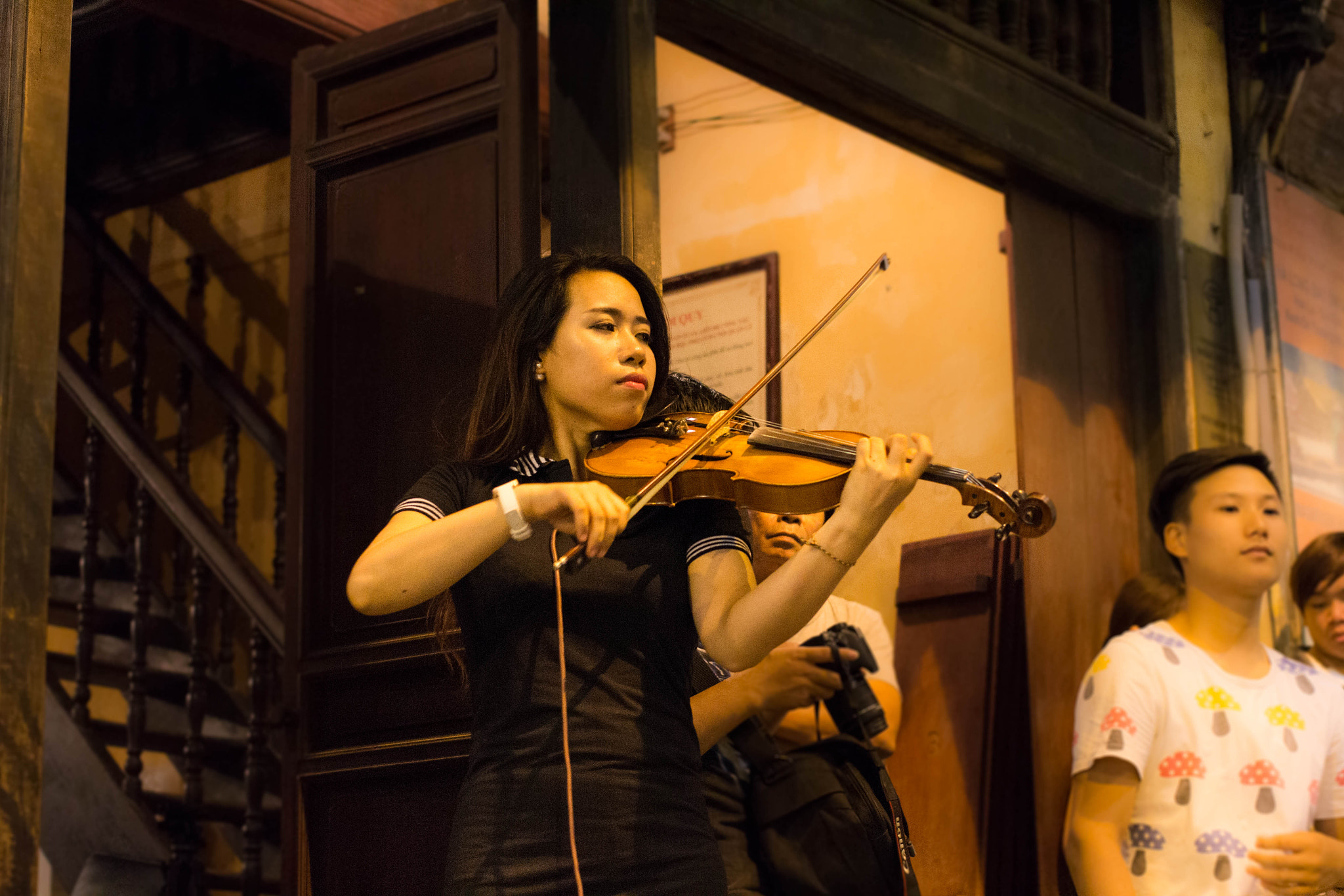 Canon EOS 100D (EOS Rebel SL1 / EOS Kiss X7) sample photo. Violinist photography