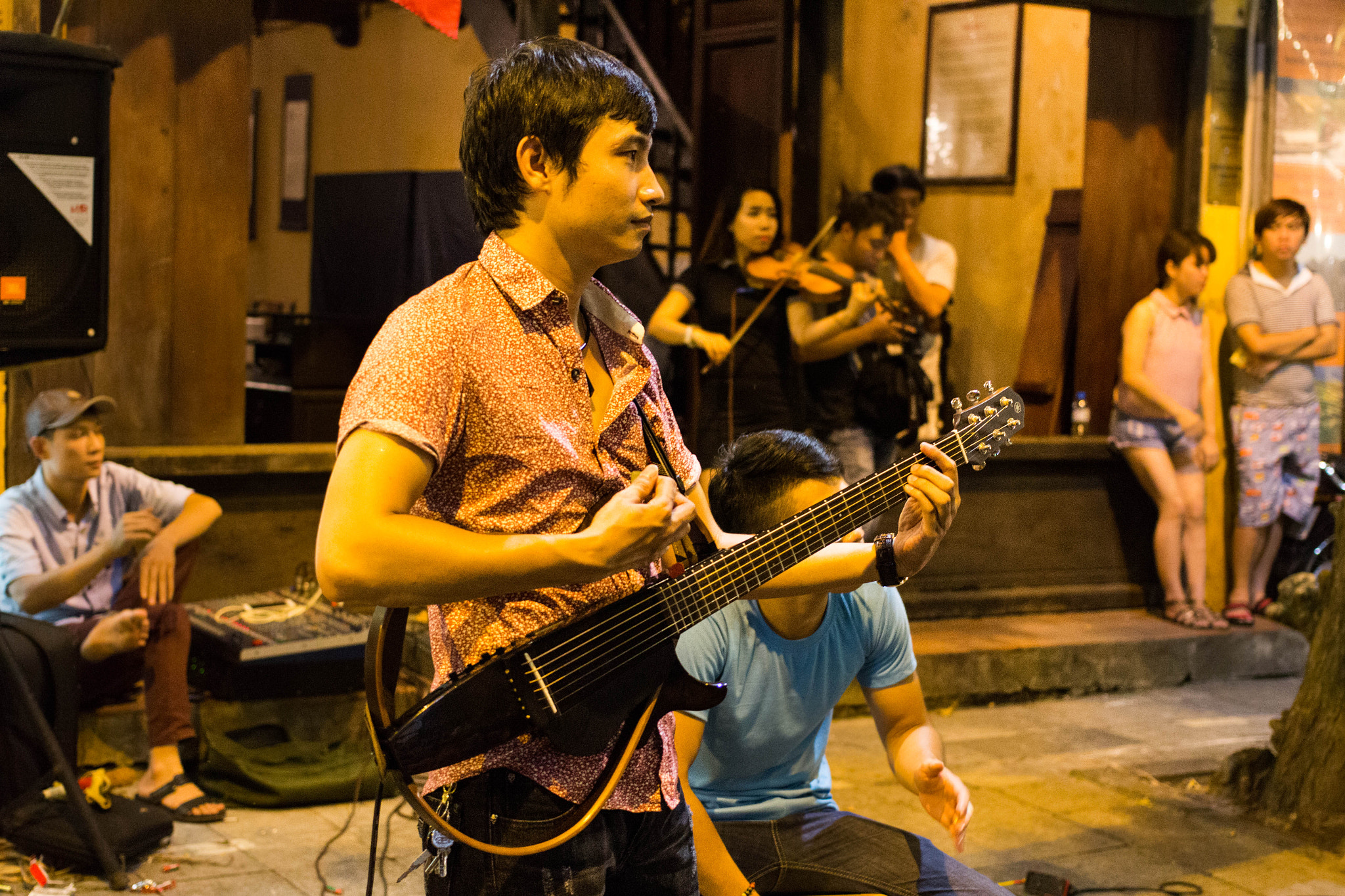 Canon EOS 100D (EOS Rebel SL1 / EOS Kiss X7) sample photo. Guitarist photography