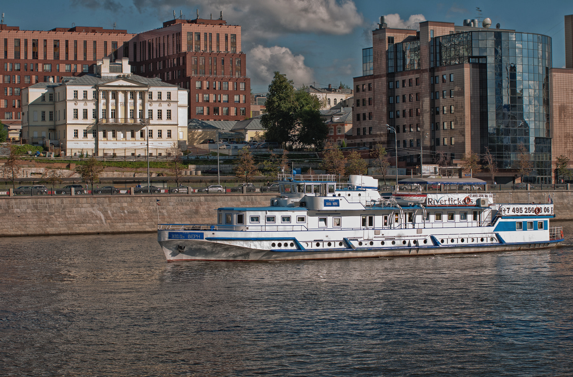 Panasonic Lumix DMC-GF2 sample photo. Jules verne on the small river in the big city photography