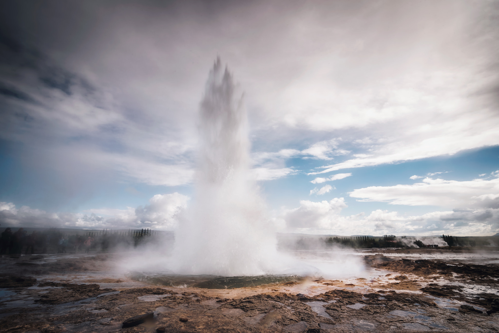 Tokina AT-X Pro 11-16mm F2.8 DX sample photo. Strokkur geyser photography