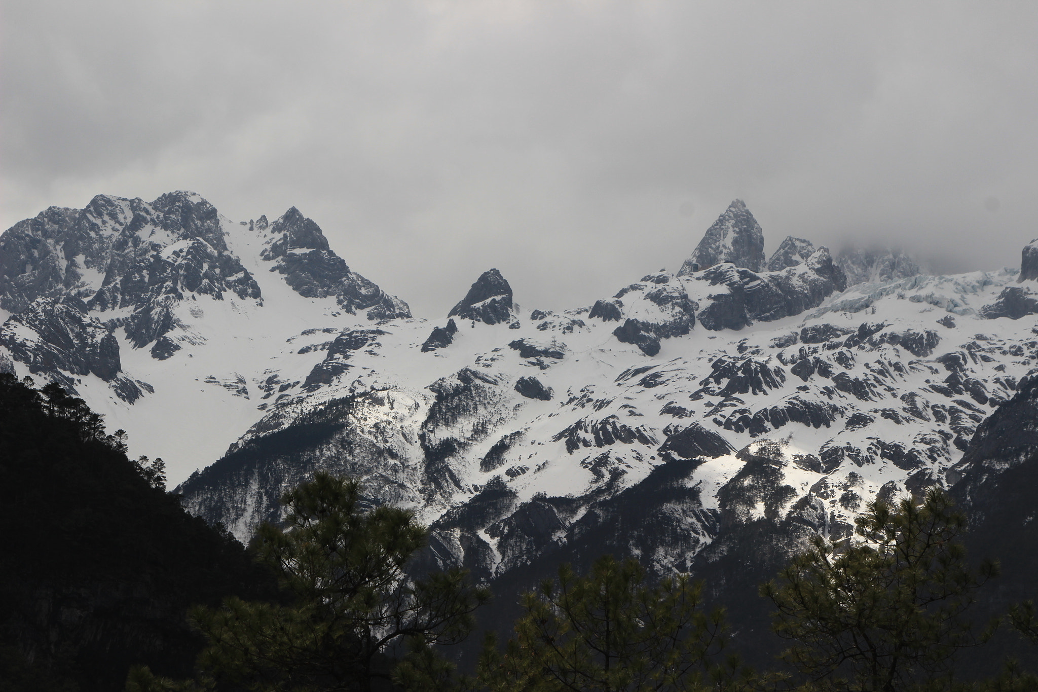 Canon EOS 600D (Rebel EOS T3i / EOS Kiss X5) sample photo. Snow mountain of yulong in yunnan photography