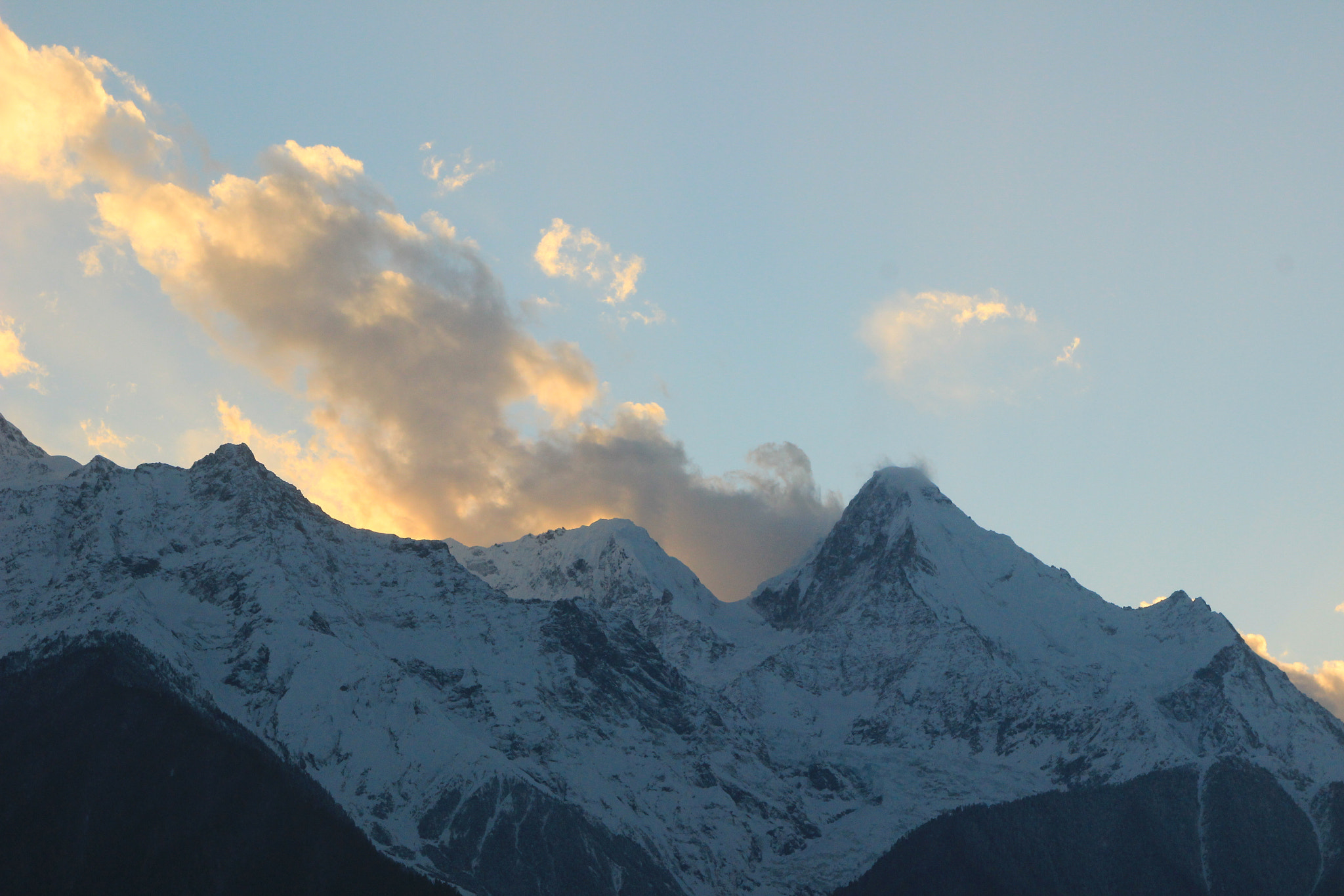 Canon EOS 600D (Rebel EOS T3i / EOS Kiss X5) sample photo. Snow mountain at sunset (1) photography