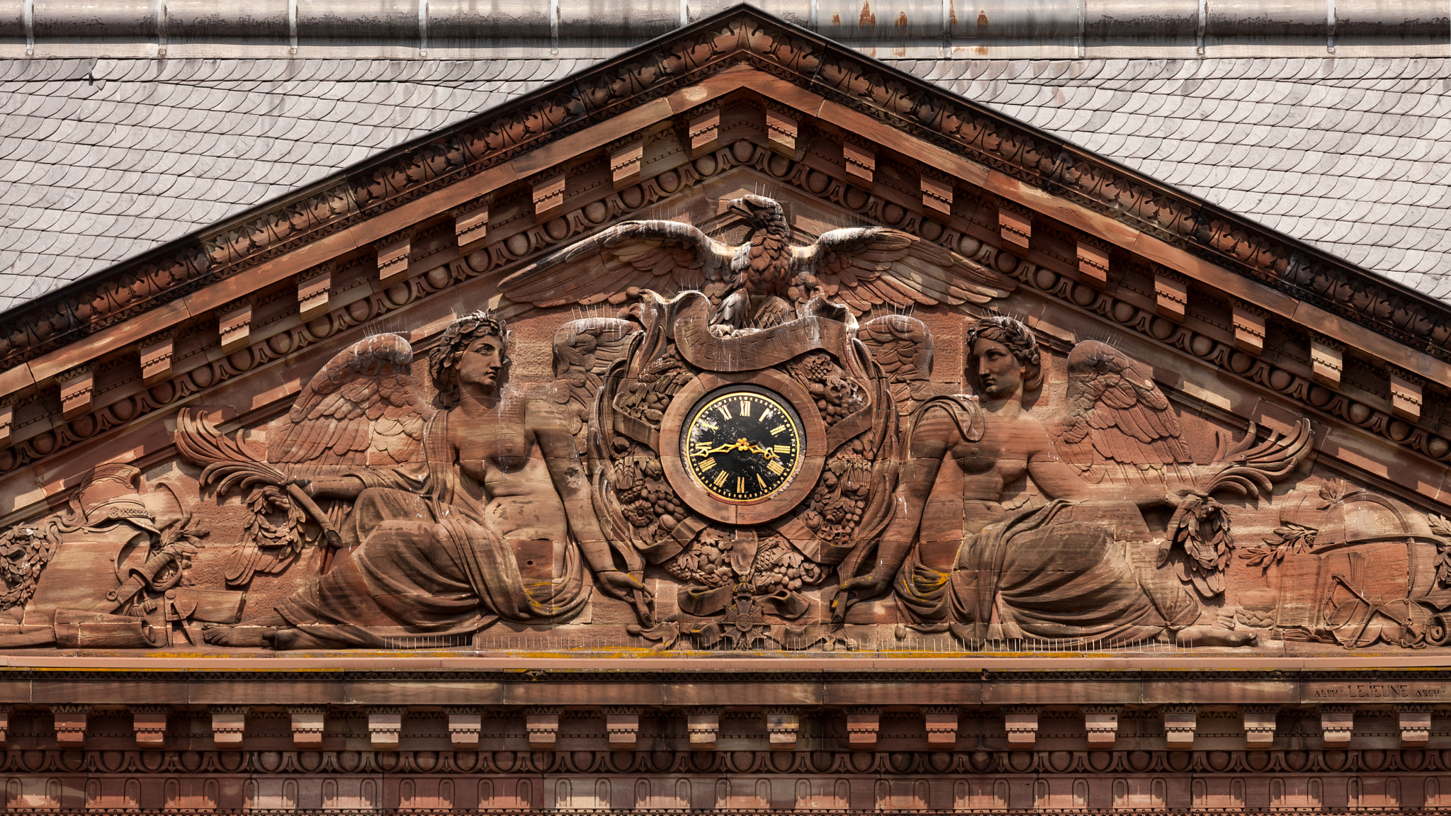 Canon EOS-1Ds Mark III + Canon EF 70-200mm F4L IS USM sample photo. Clockface in rohan palace facade in saverne photography