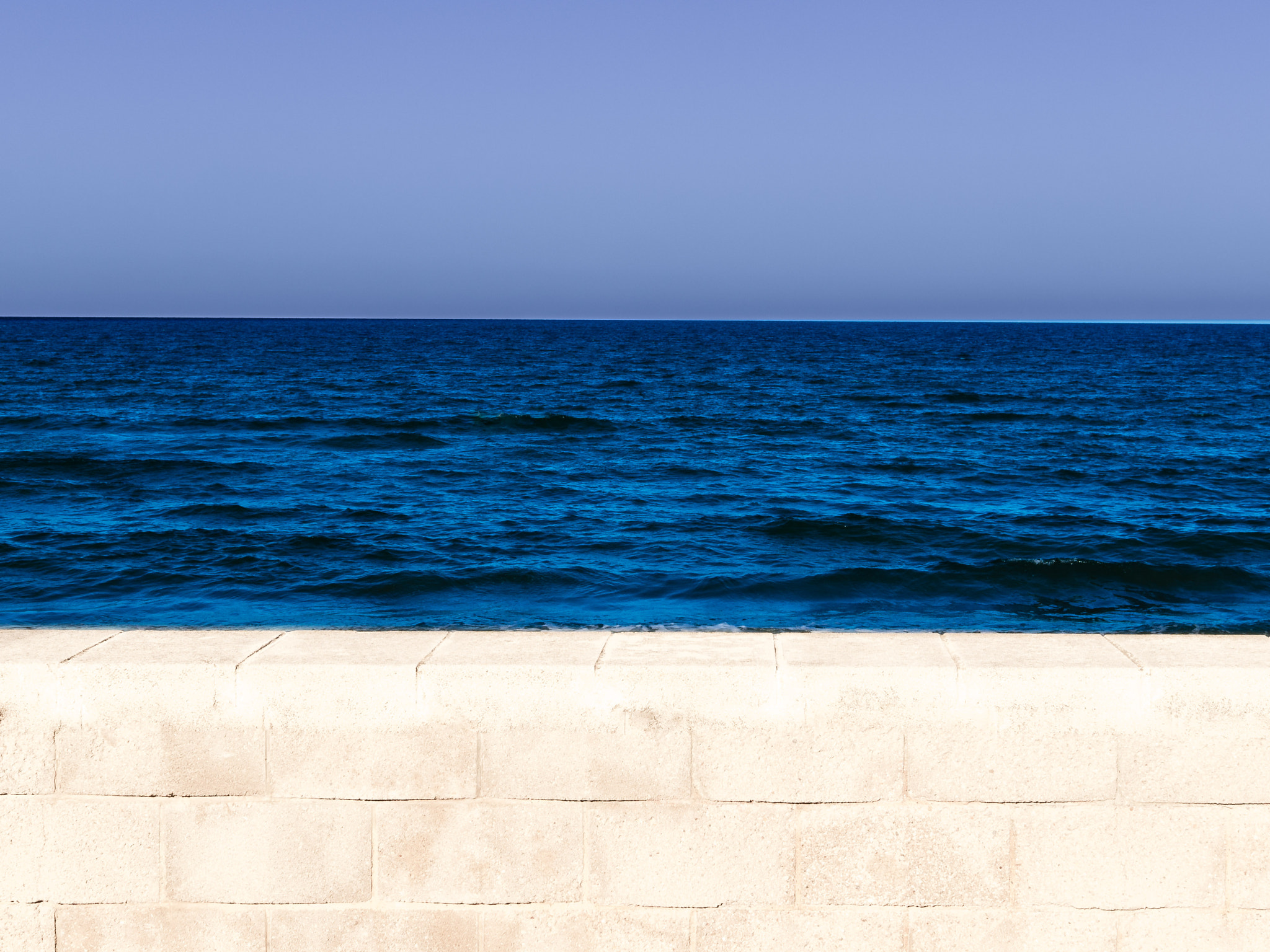 Sony Alpha a5000 (ILCE 5000) + Sigma 30mm F2.8 EX DN sample photo. Beach flag photography