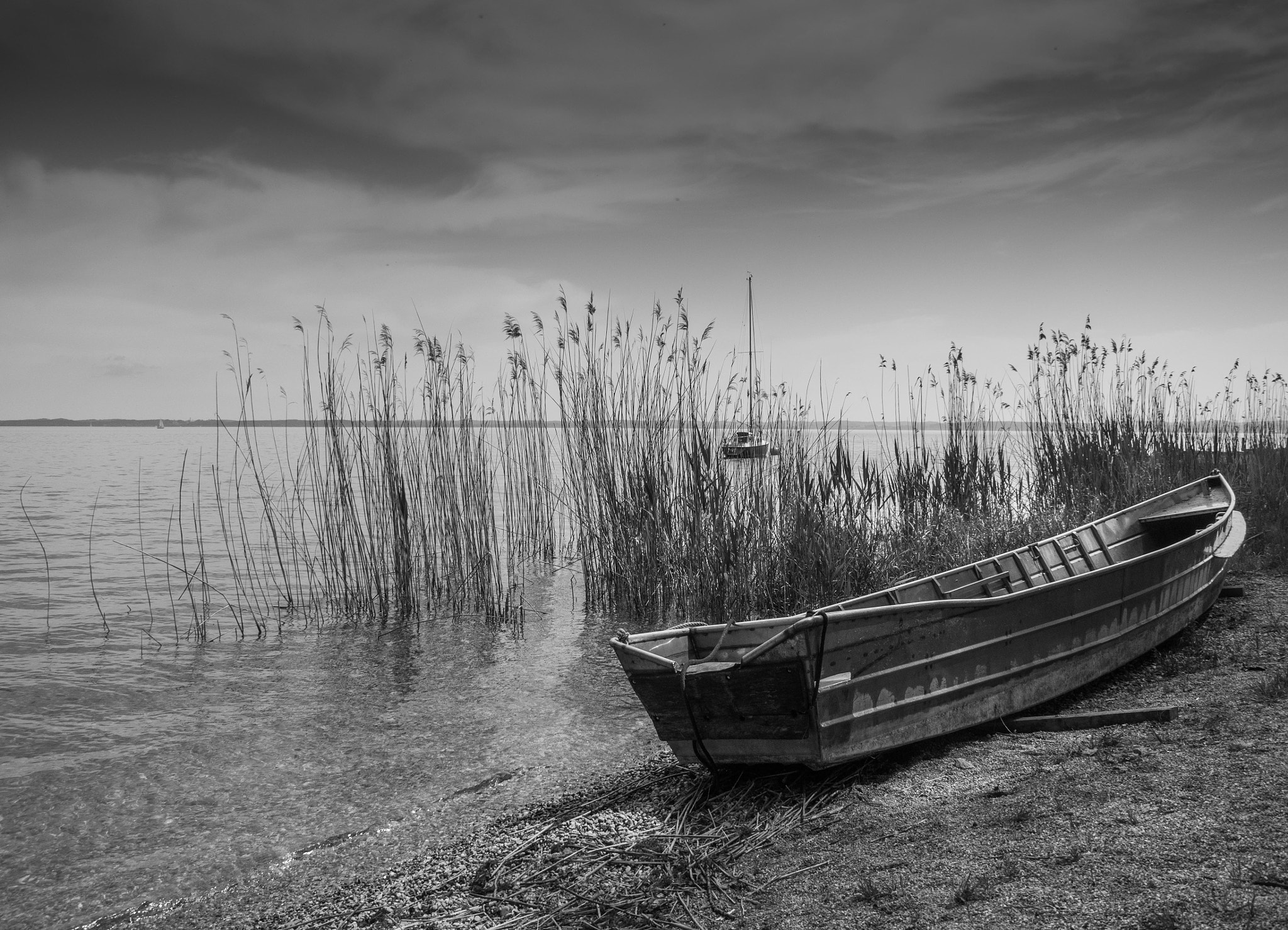 Panasonic Lumix DMC-GX7 sample photo. Boat on the shore photography