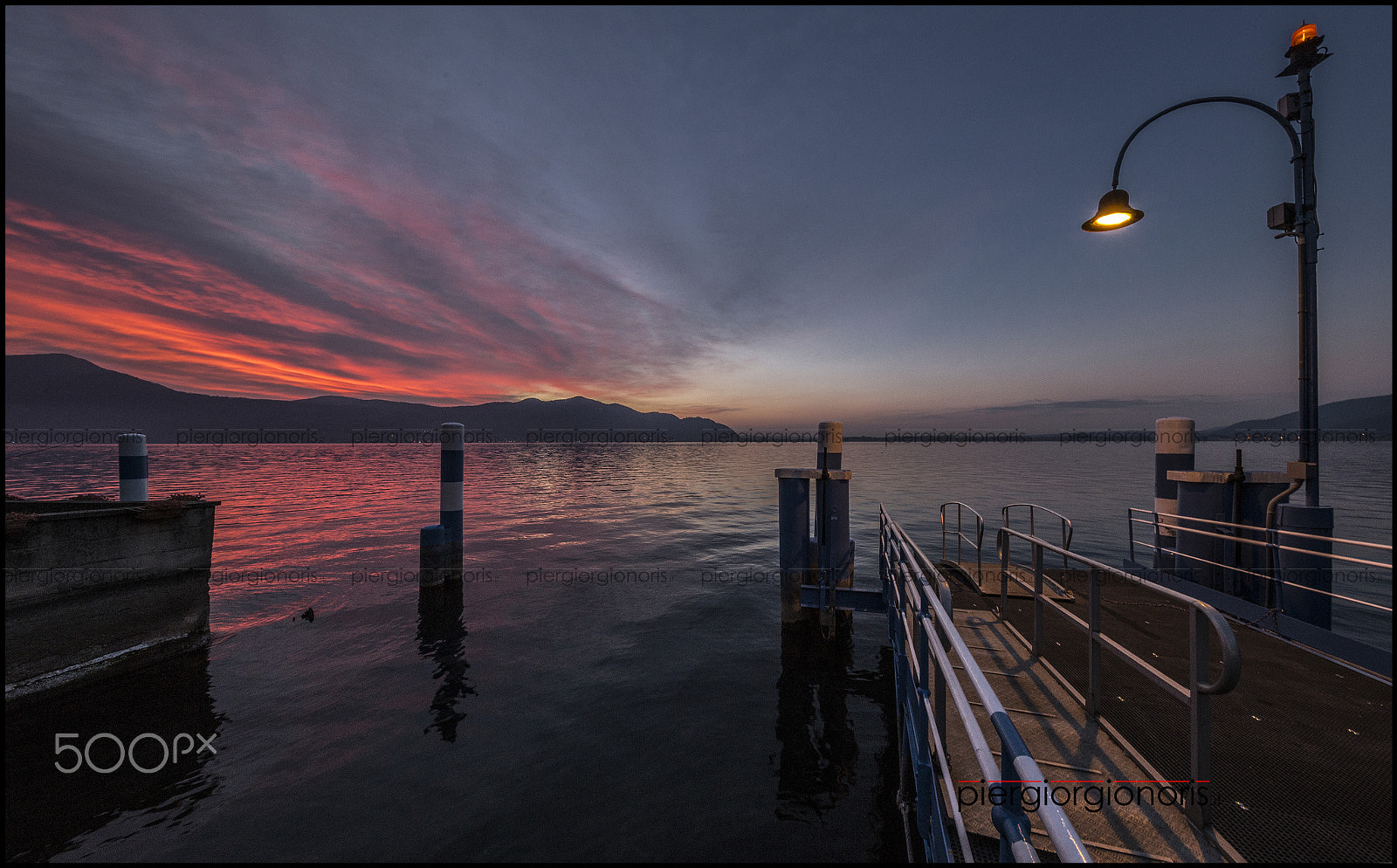 Canon EOS 6D + Canon EF 11-24mm F4L USM sample photo. L'alba sul lago. photography