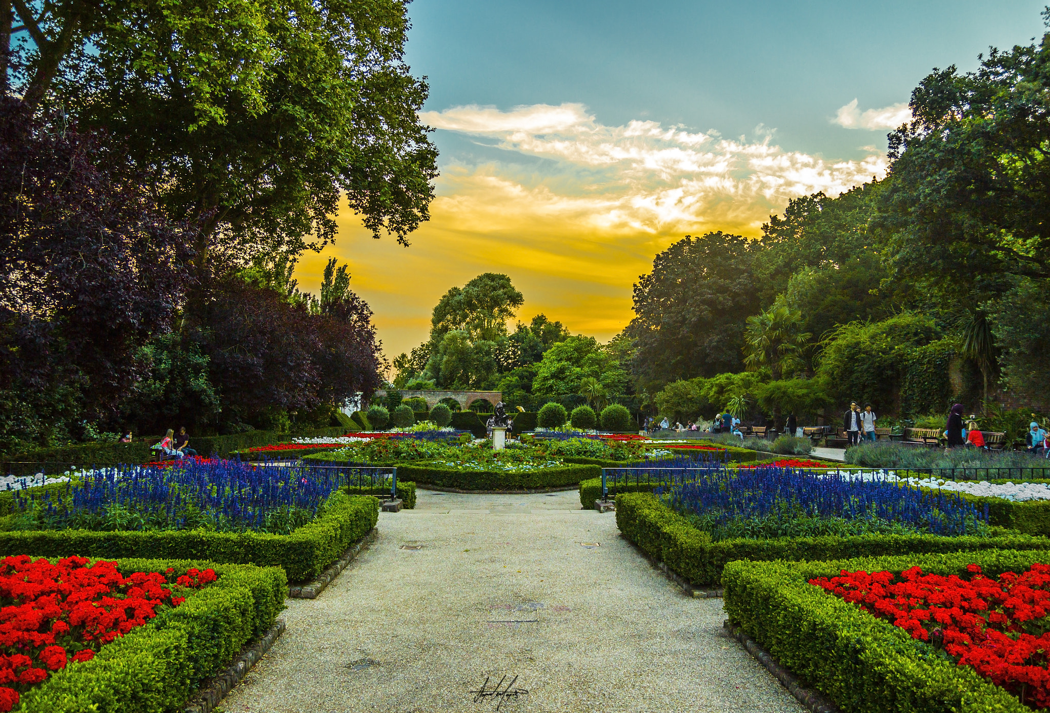 Tamron SP AF 17-50mm F2.8 XR Di II LD Aspherical (IF) sample photo. Holland park - london photography