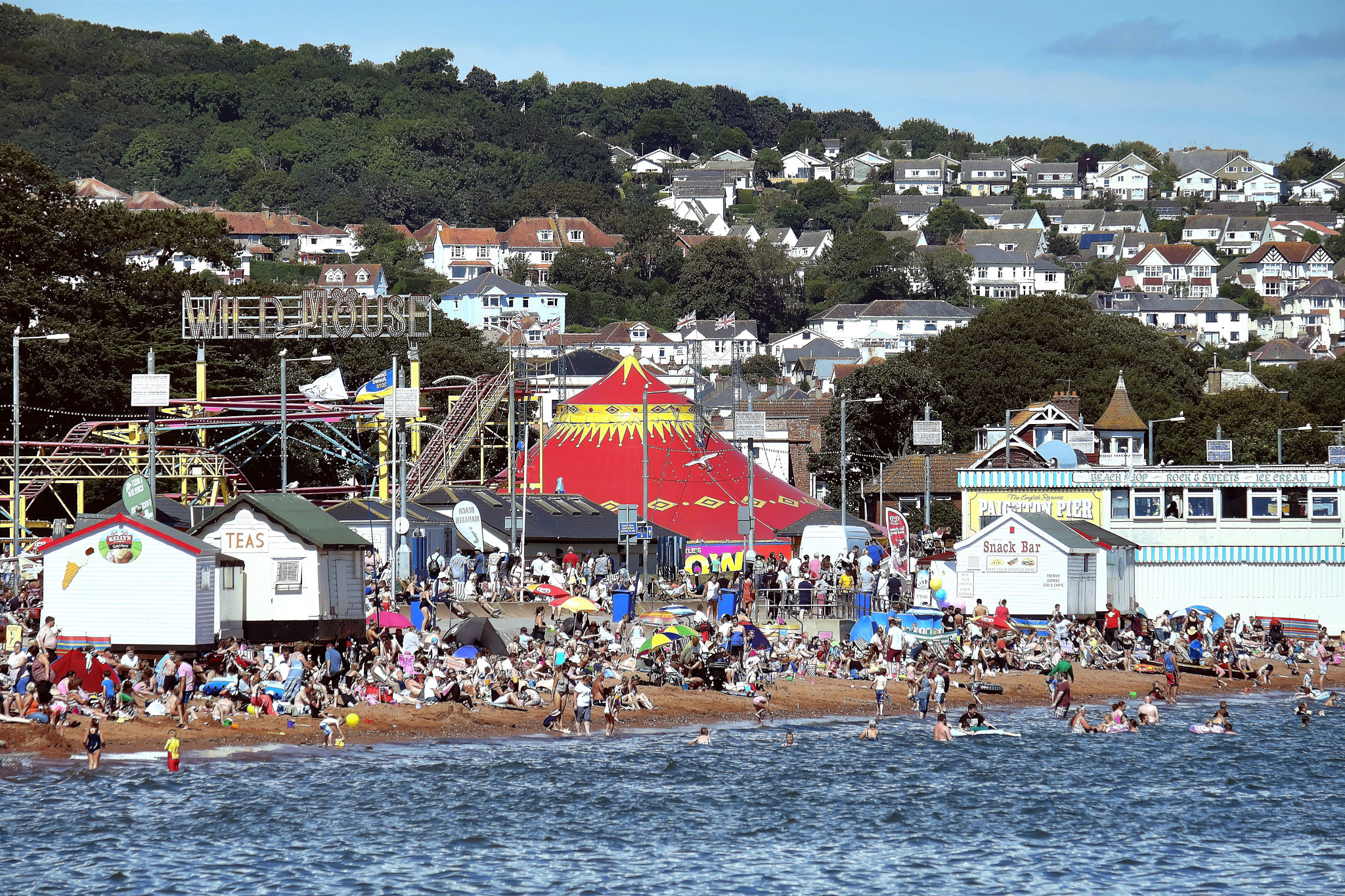 Fujifilm X-A2 + Fujifilm XC 50-230mm F4.5-6.7 OIS sample photo. Beach fun.... photography