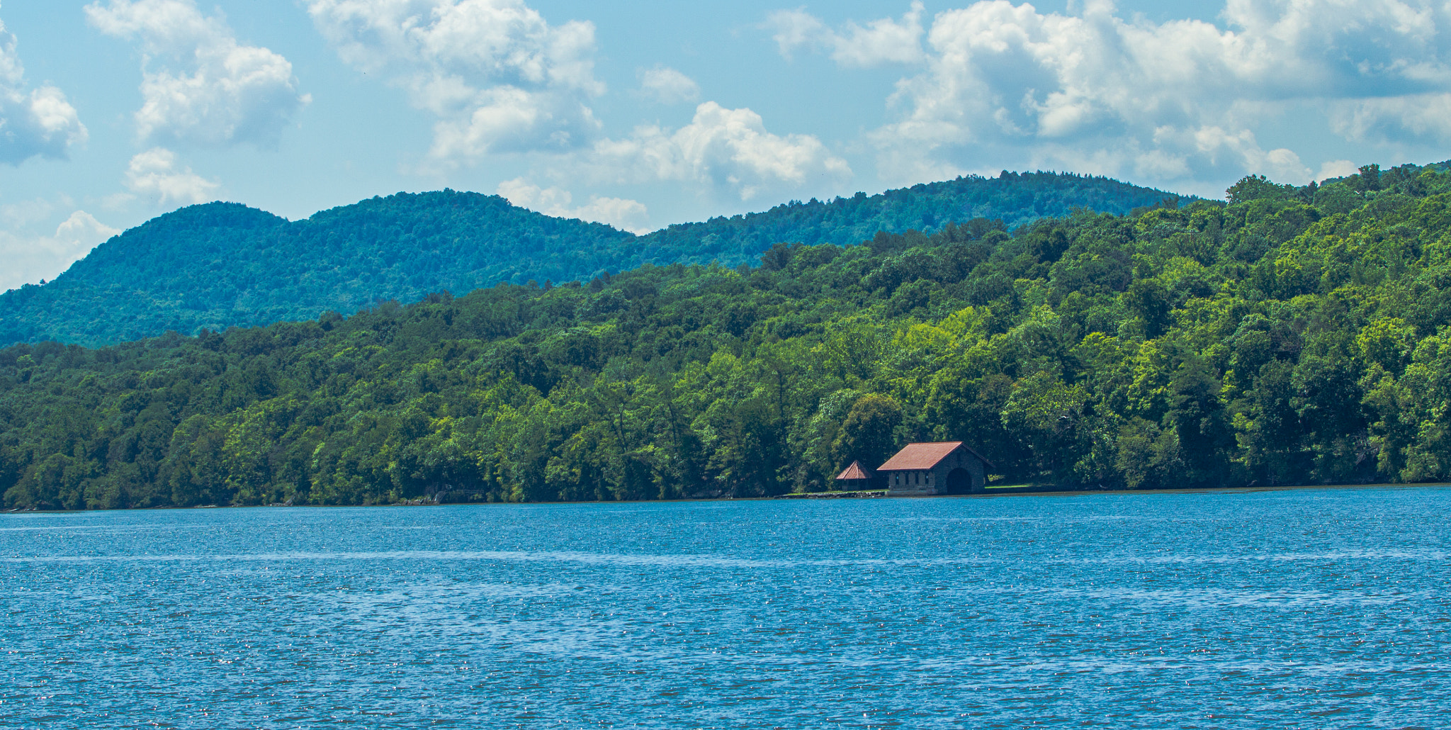 Canon EF 70-300mm F4-5.6L IS USM sample photo. Hudson river boathouse photography