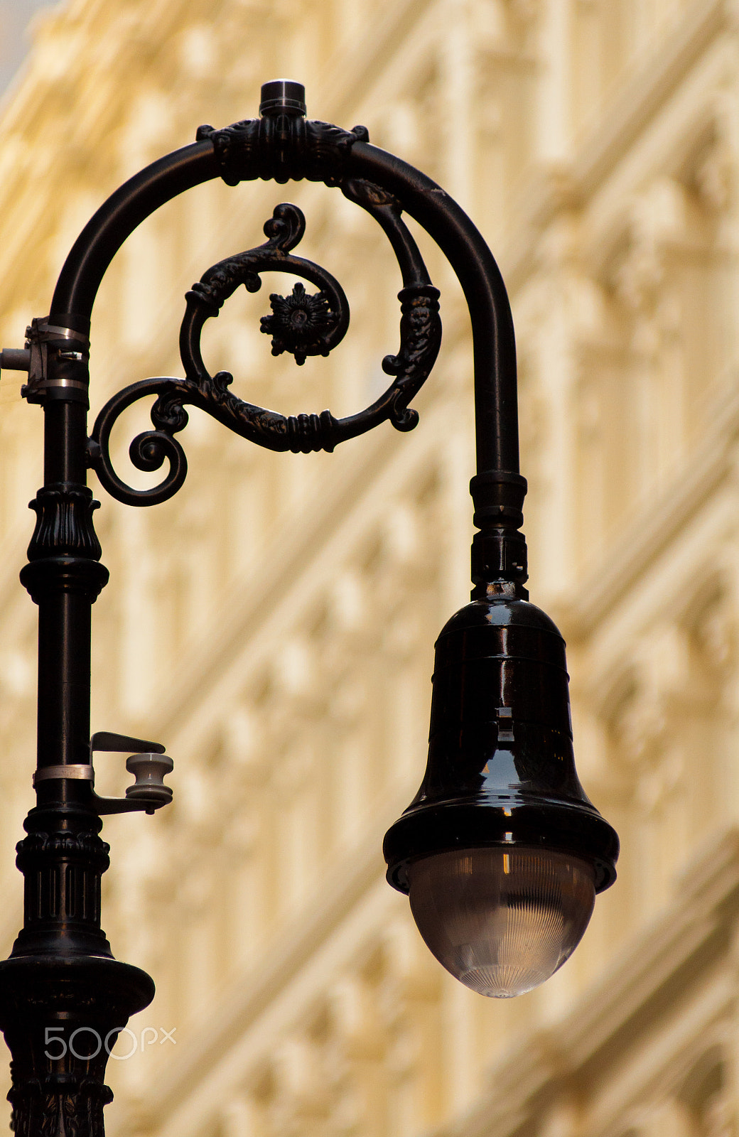 Nikon AF-Nikkor 80-200mm F2.8D ED sample photo. Nyc colonial lamppost photography