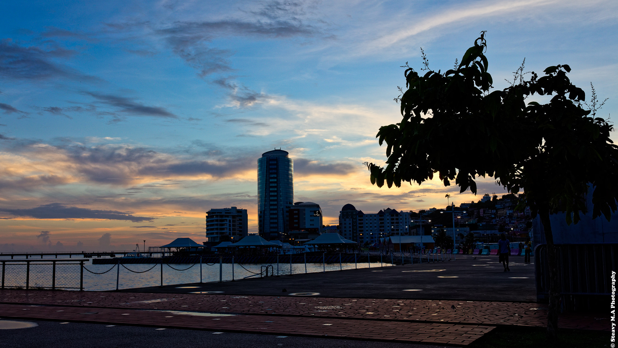 Canon EF 35mm F1.4L II USM sample photo. Sunset tower & dragon photography