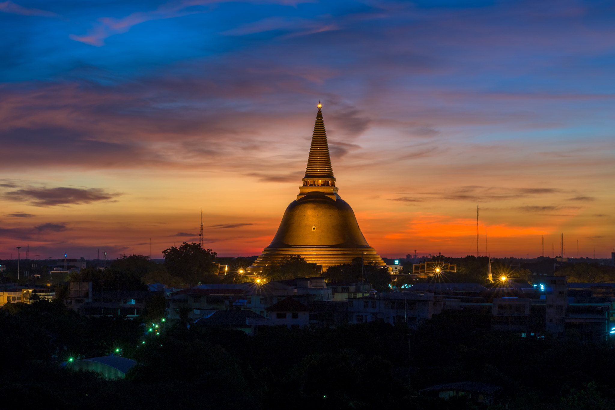 Sony a99 II + Minolta/Sony AF 70-200mm F2.8 G sample photo. Phra pathom chedi at nakhonpathom province in thailand photography