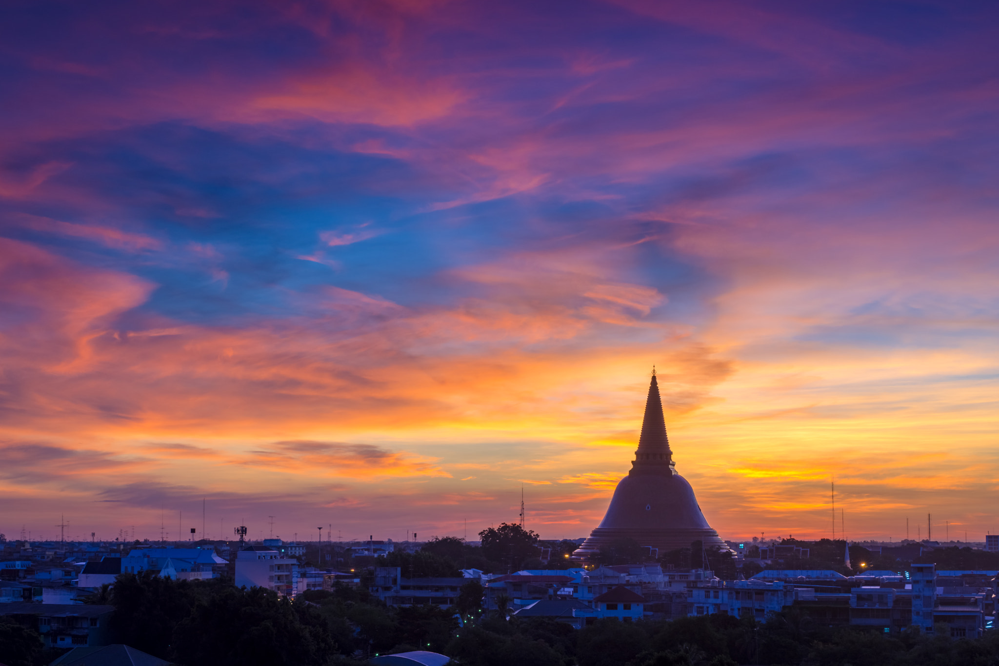 Sony a99 II + Minolta/Sony AF 70-200mm F2.8 G sample photo. Phra pathom chedi at nakhonpathom province in thailand photography