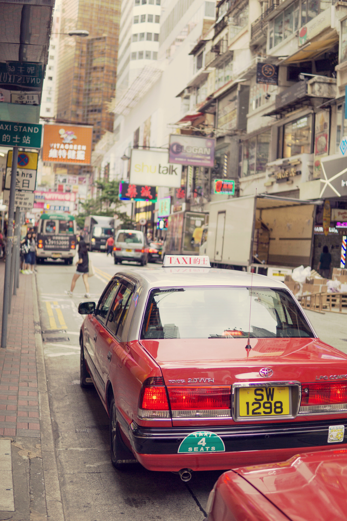 Sony a6000 + Sigma 30mm F1.4 DC DN | C sample photo. Taxi photography