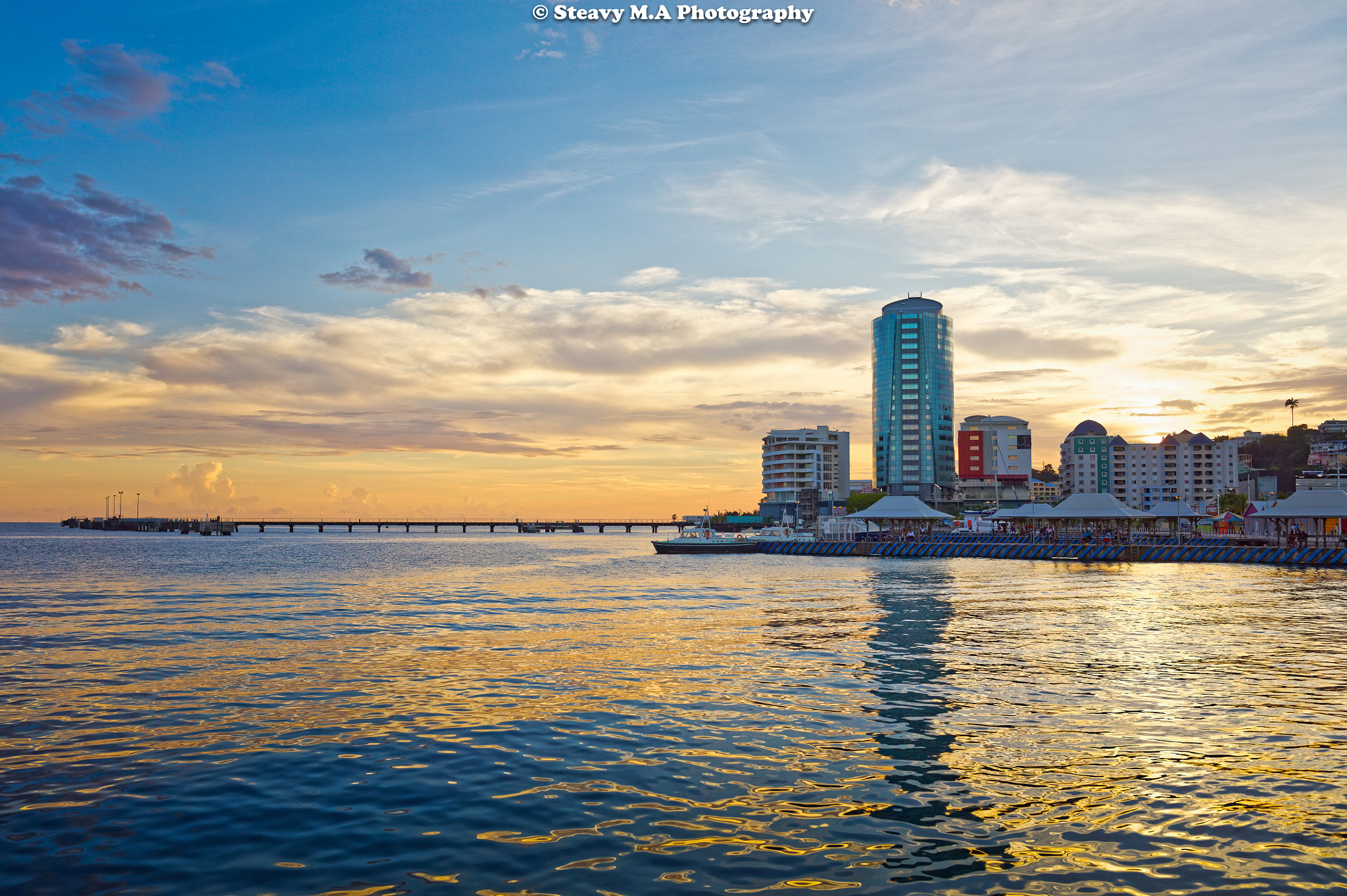 Canon EF 35mm F1.4L II USM sample photo. Sunset in the city photography