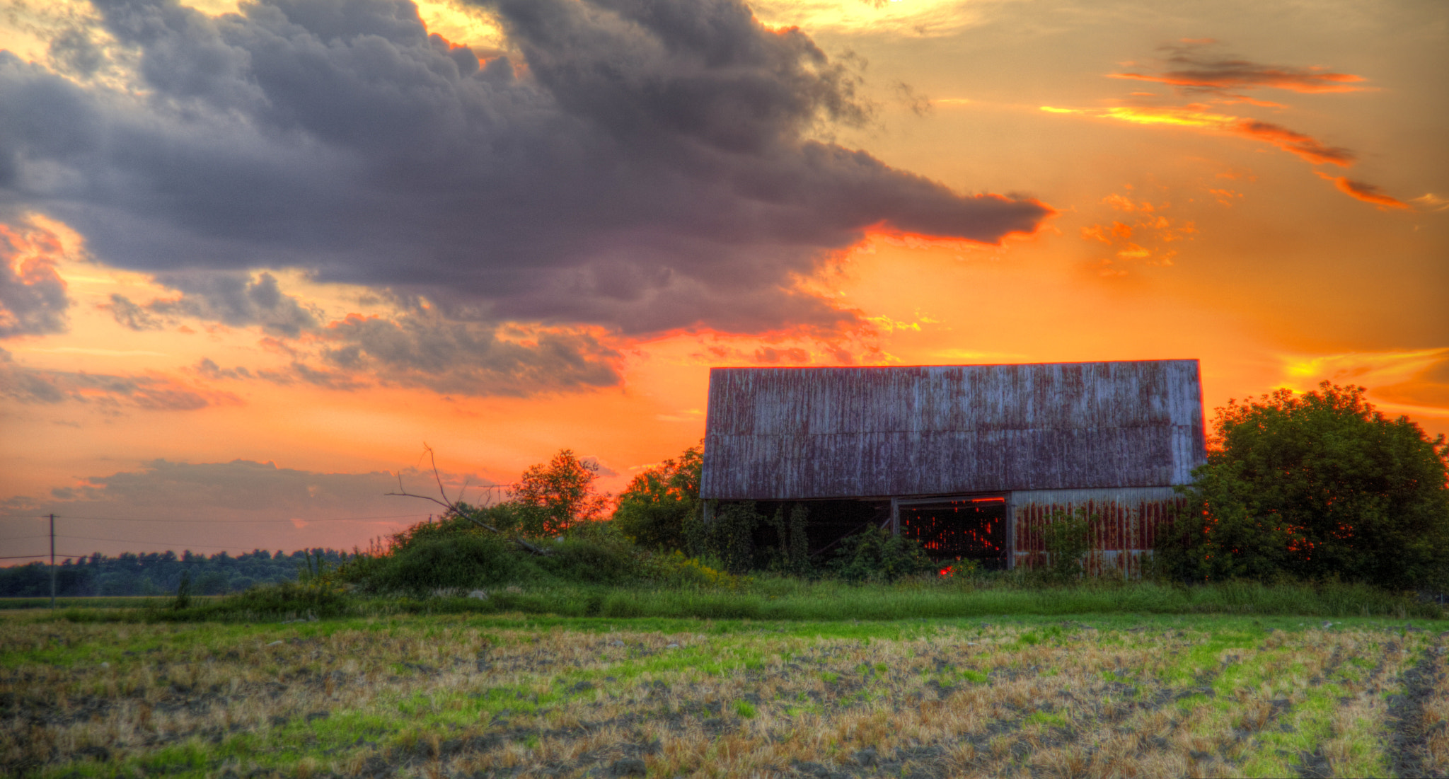 Sony DT 16-105mm F3.5-5.6 sample photo. Sunset hdr old barn photography