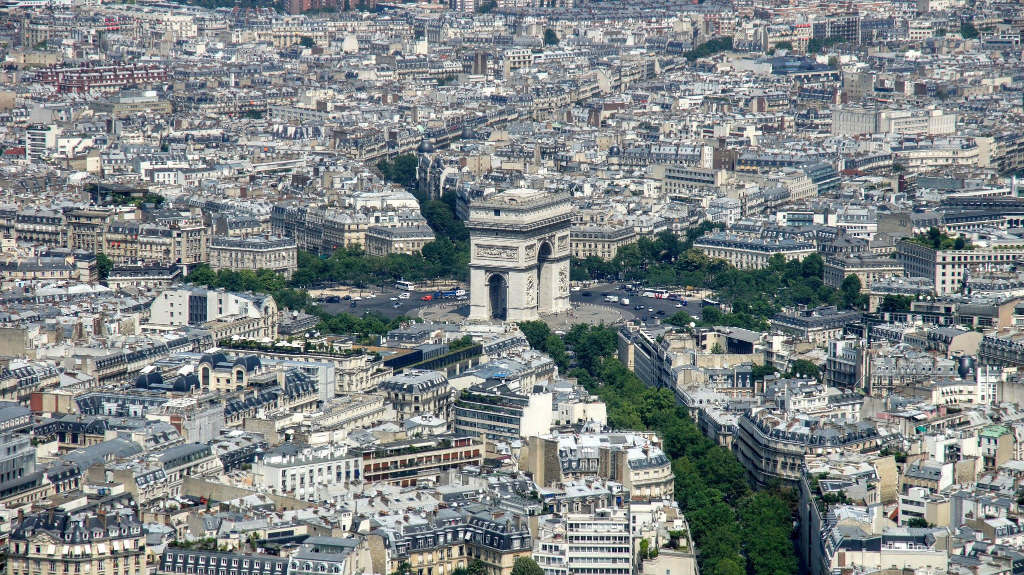 Sony DT 16-105mm F3.5-5.6 sample photo. Arc de triomphe. paris photography