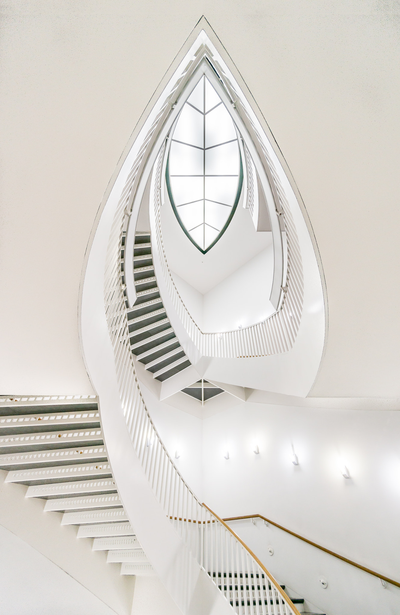 Sony Alpha NEX-6 + Sony E 10-18mm F4 OSS sample photo. Mca stairwell colour photography