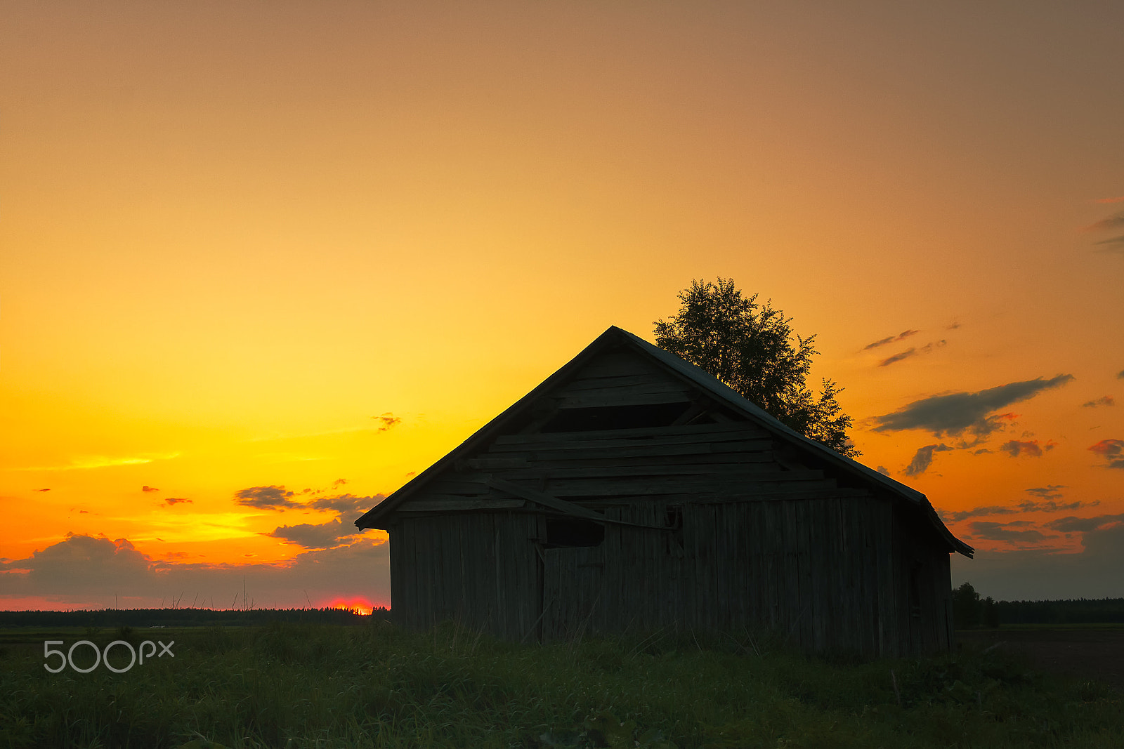 Canon EOS 50D + Canon EF-S 24mm F2.8 STM sample photo. Lonely barn house in the summer sunset photography