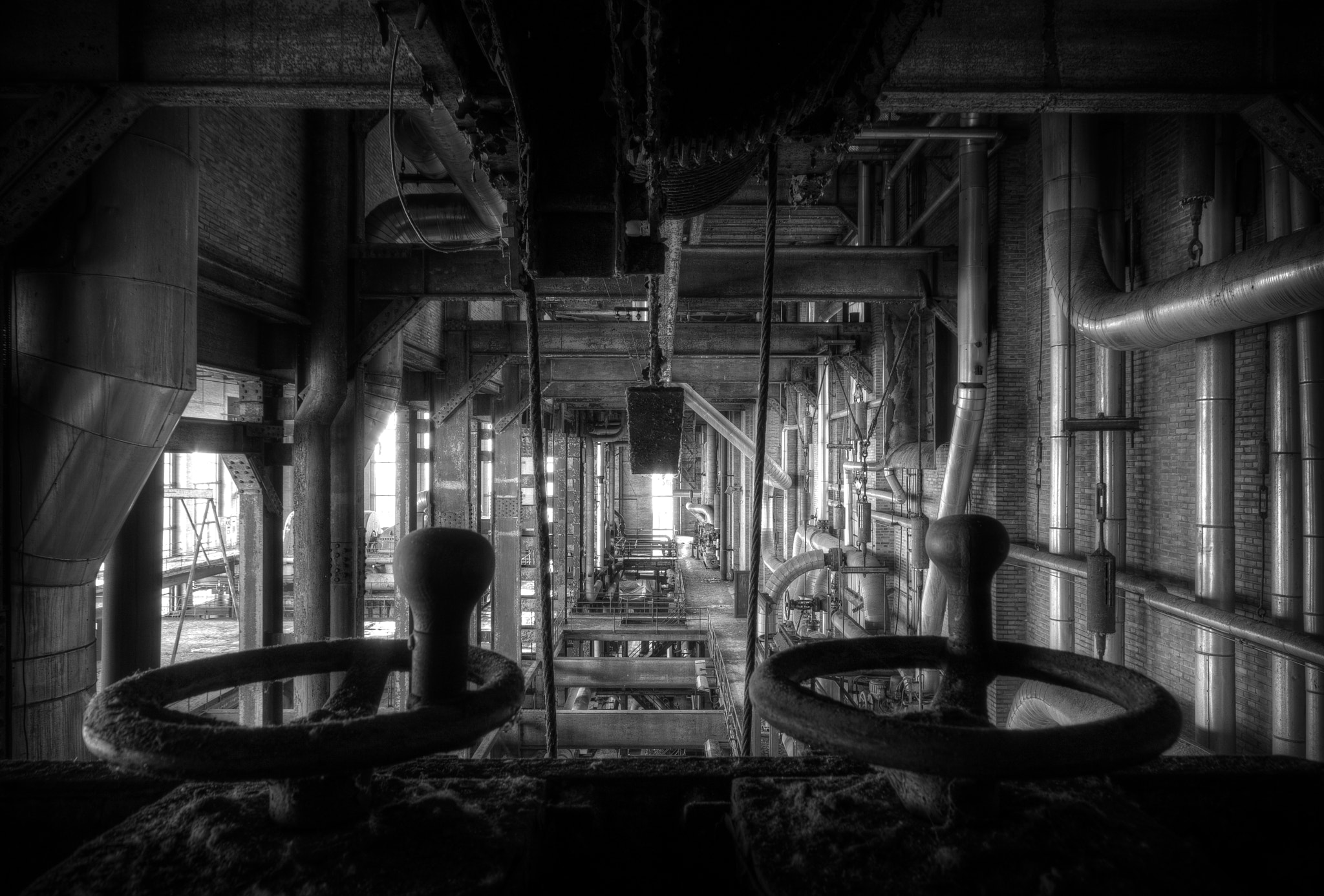 Sigma 10-20mm F4-5.6 EX DC HSM sample photo. Crane operator photography