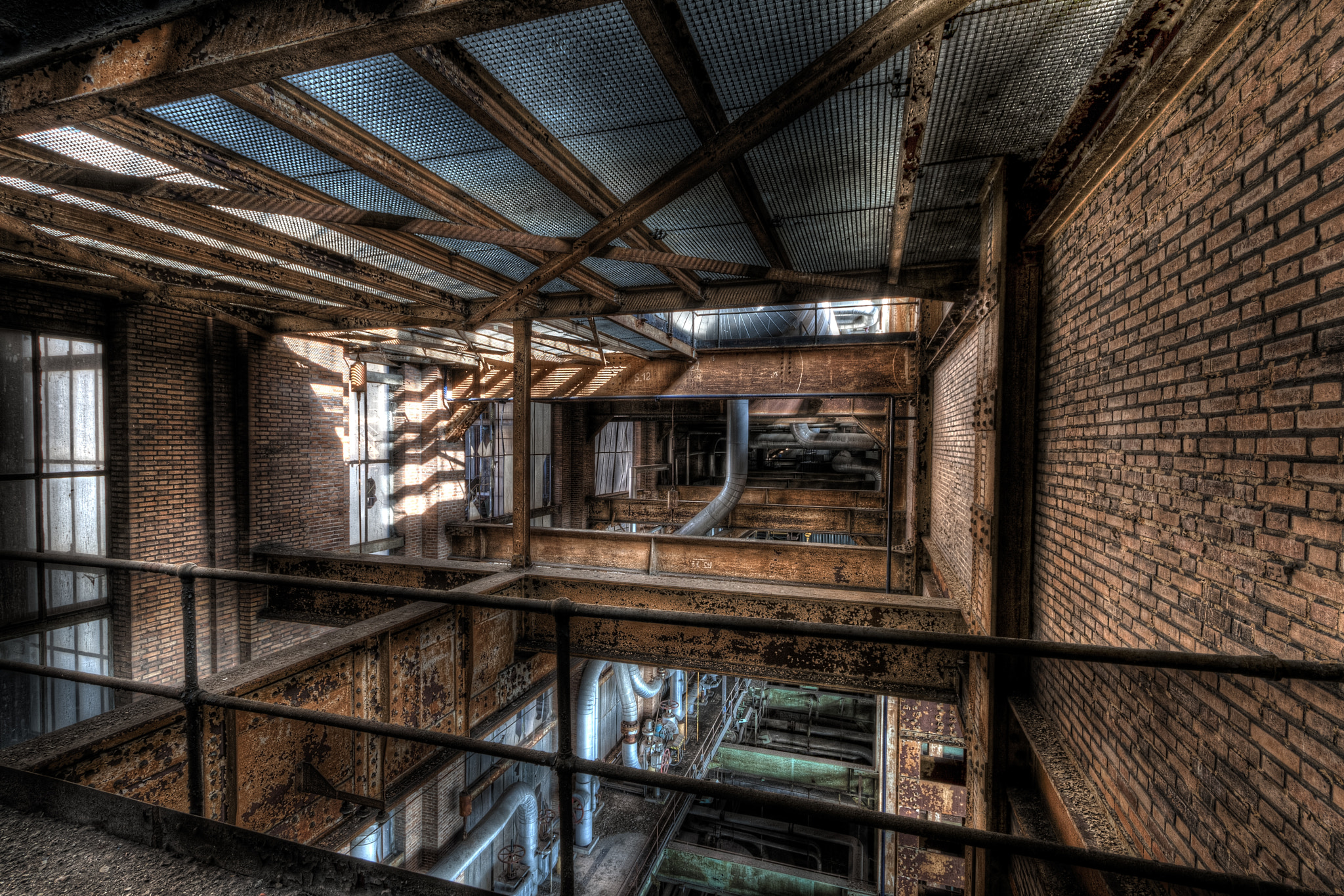 Sigma 10-20mm F4-5.6 EX DC HSM sample photo. Roof photography
