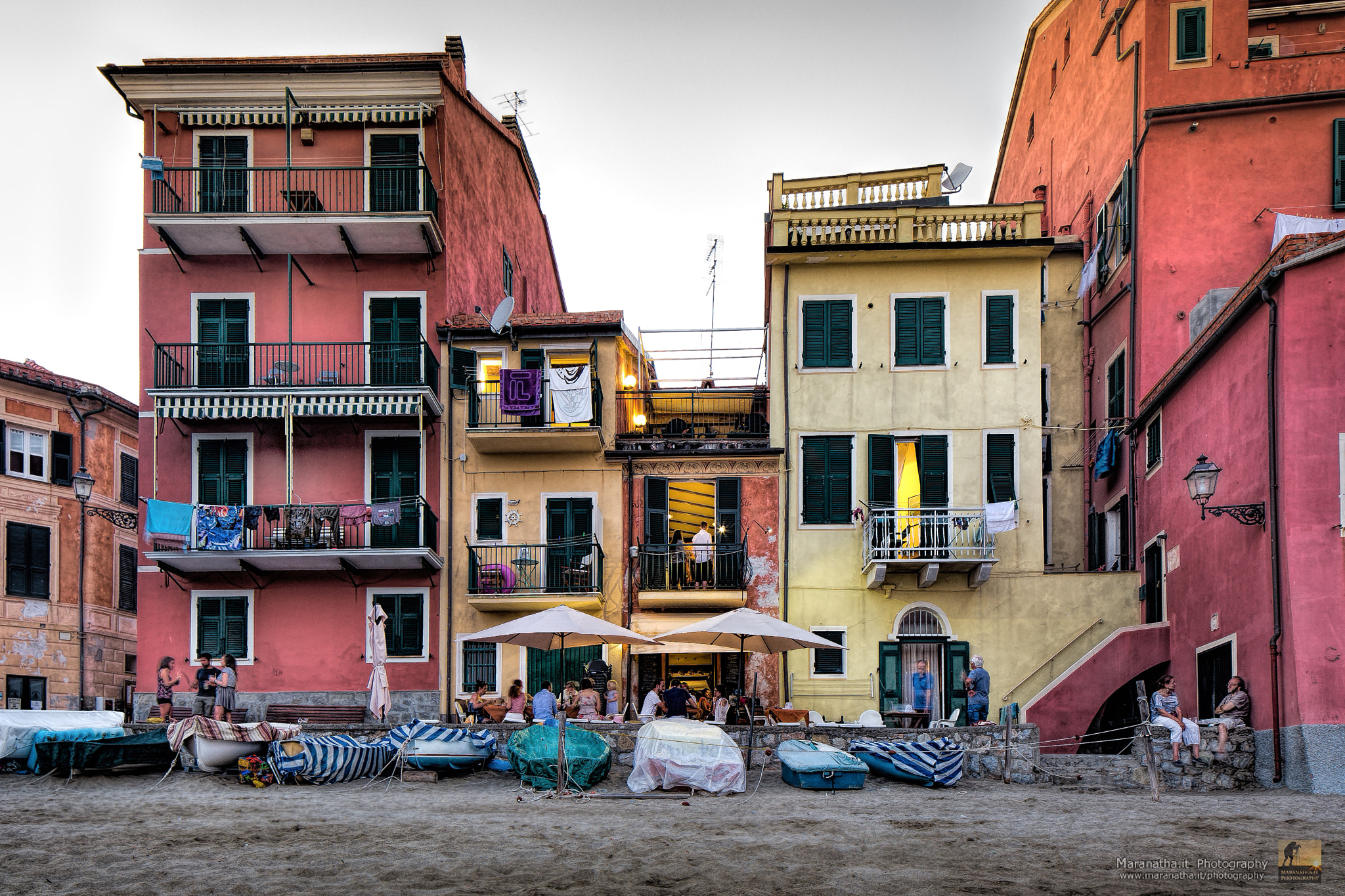 Canon EOS 6D + Canon TS-E 24.0mm f/3.5 L II sample photo. East bay at twilight - sestri levante photography