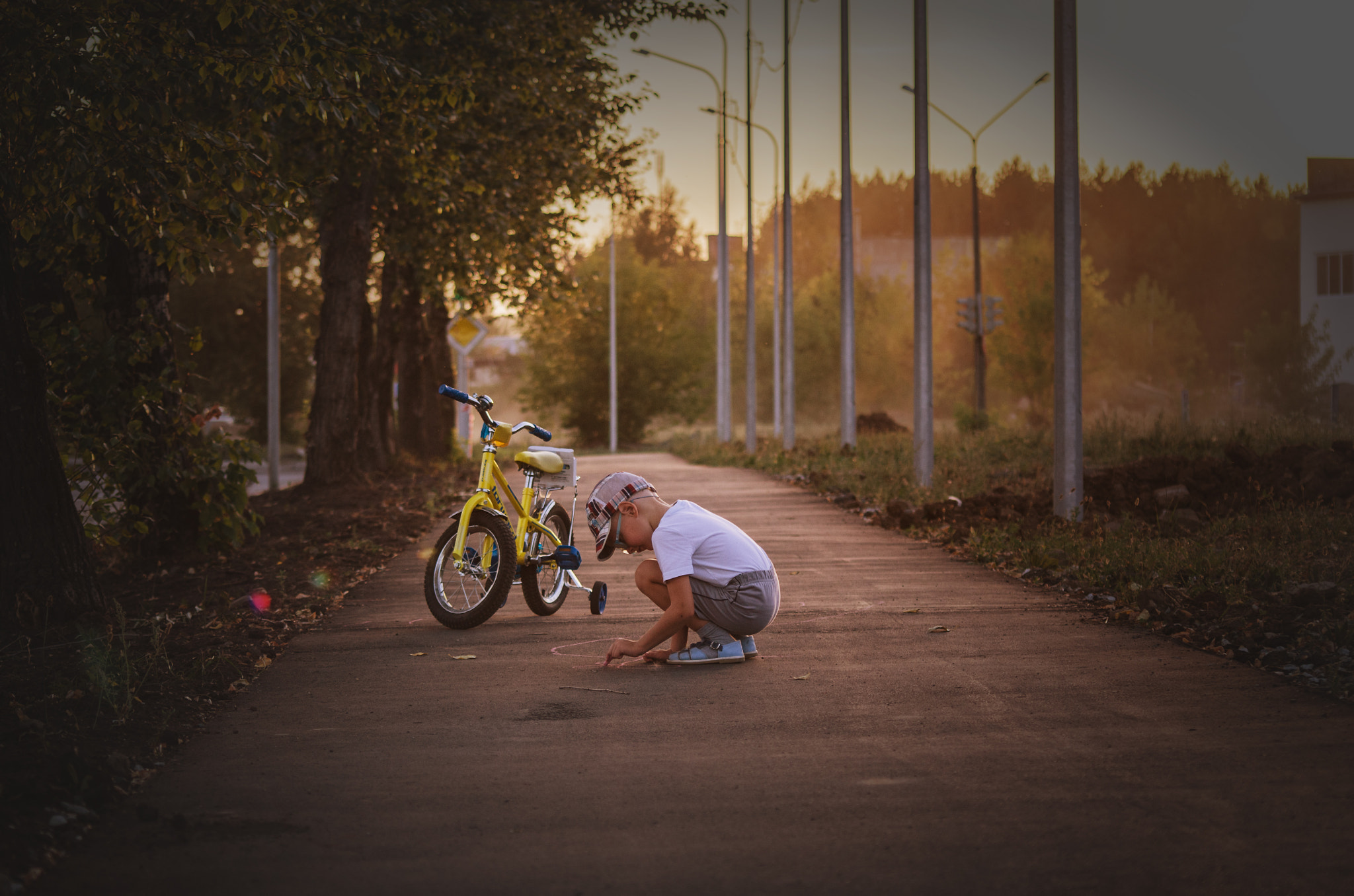 Nikon D7000 + AF Nikkor 70-210mm f/4-5.6 sample photo. Street painter photography