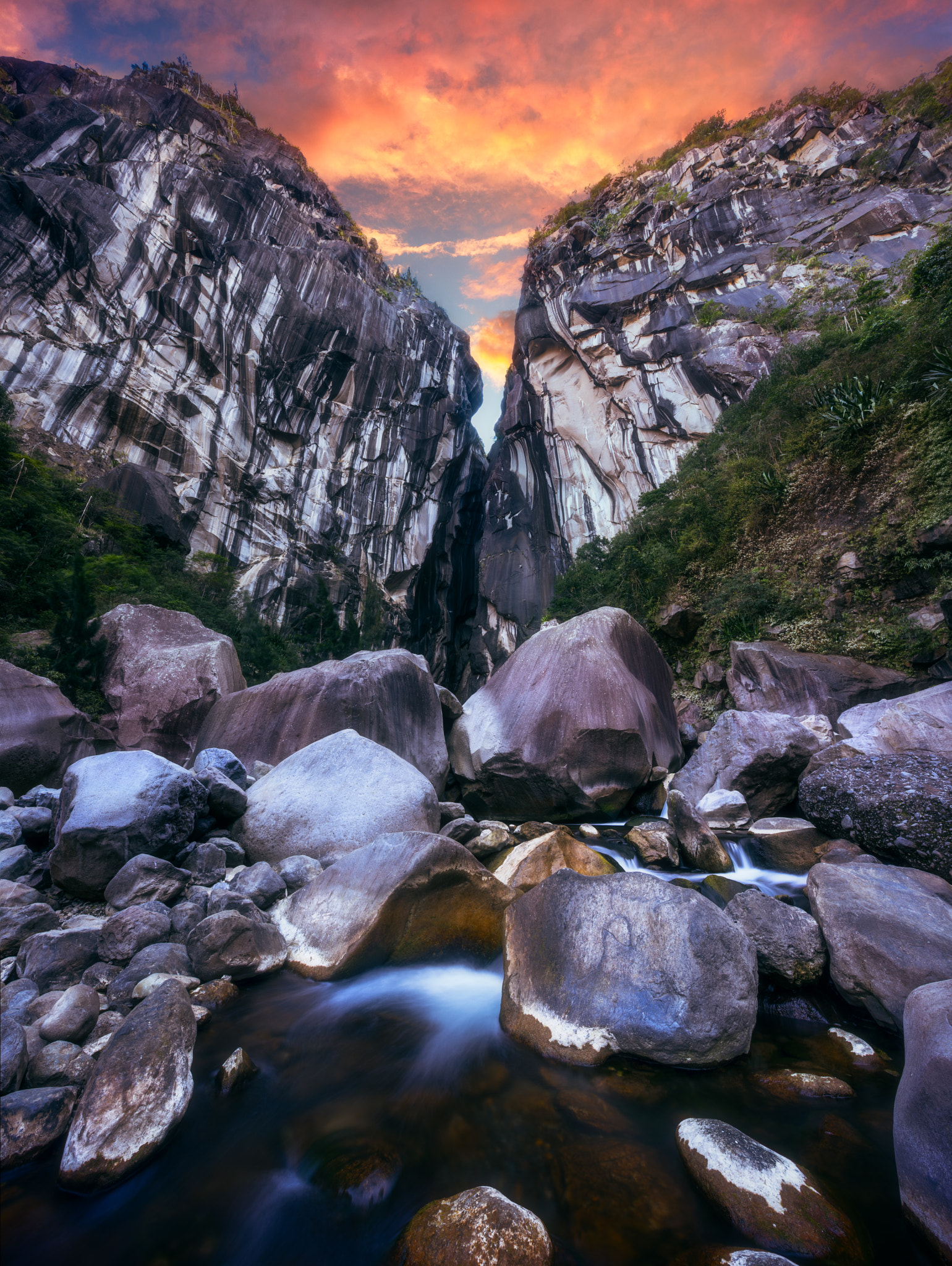 Canon EOS 5DS + Canon TS-E 17mm F4L Tilt-Shift sample photo. Little yosémite of réunion island photography