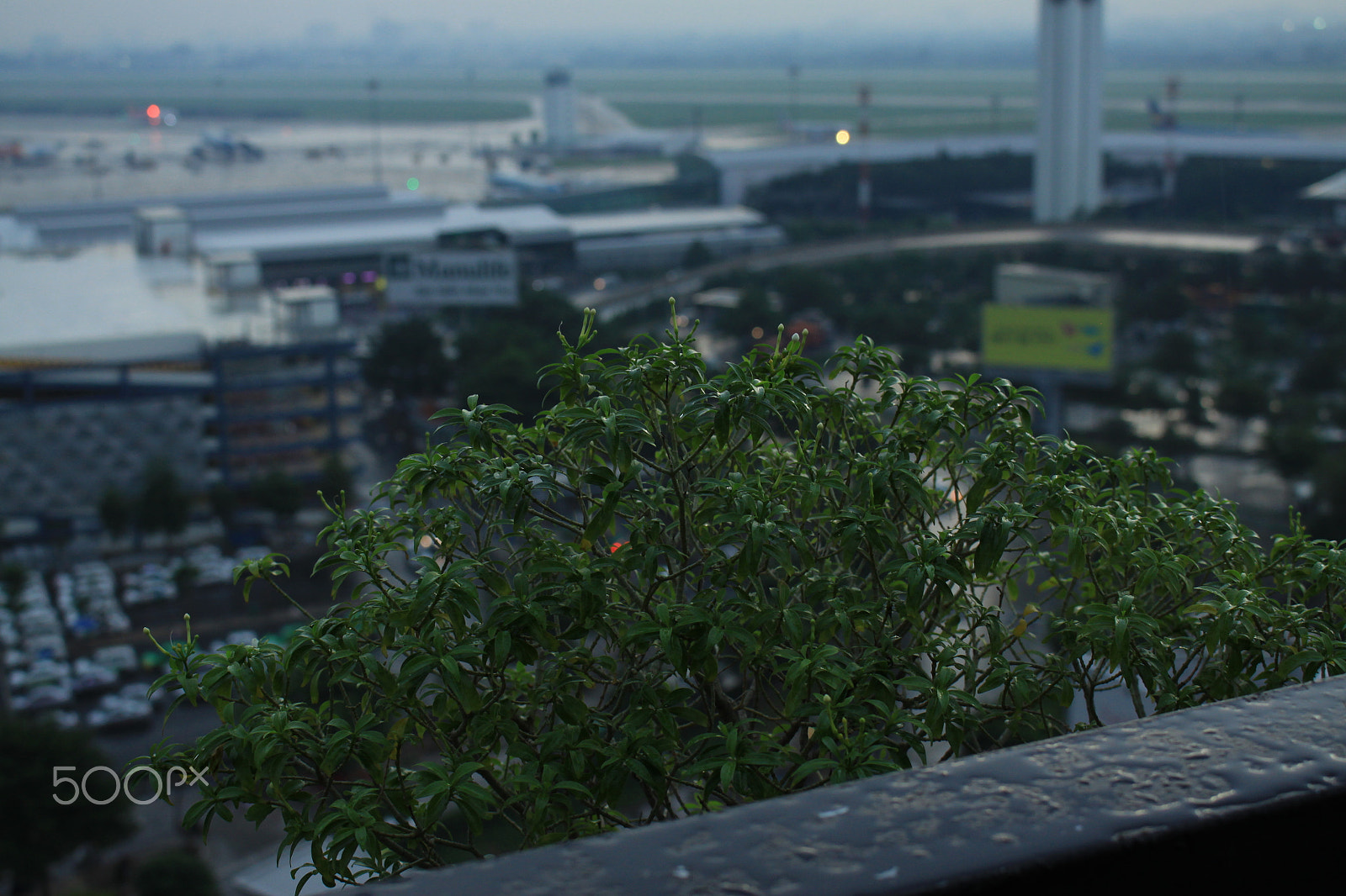 Canon EOS 50D + Canon EF-S 18-55mm F3.5-5.6 IS STM sample photo. Tan son nhat airport photography